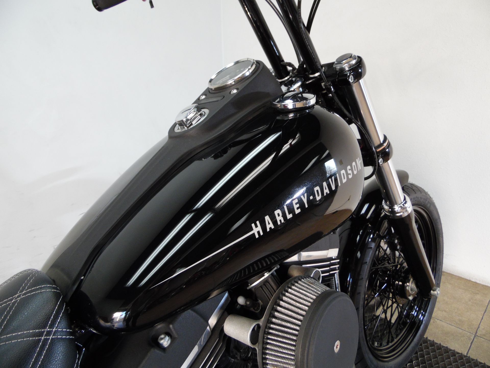2014 Harley-Davidson Dyna® Street Bob® in Temecula, California - Photo 20