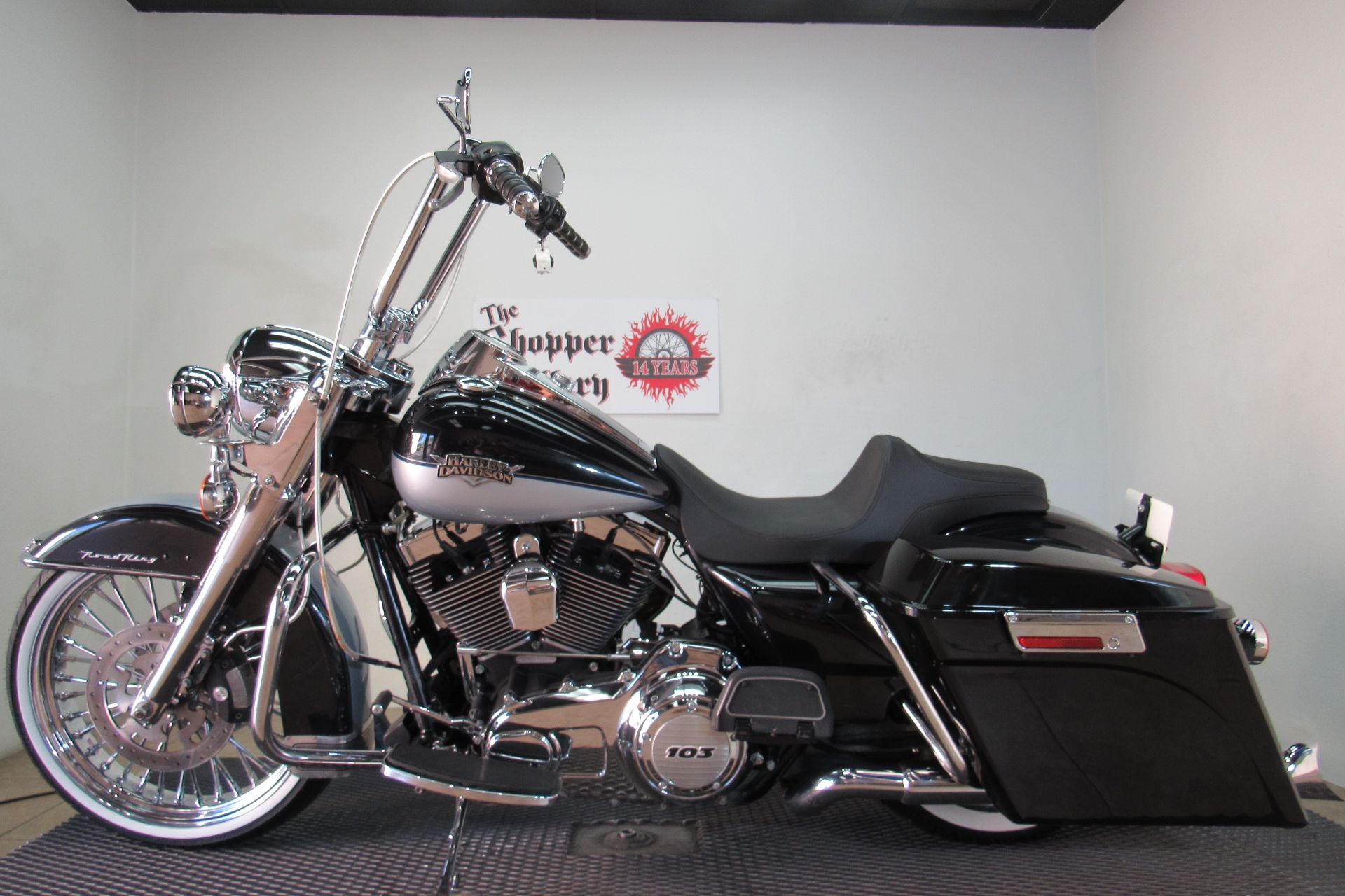 2012 Harley-Davidson Road King® Classic in Temecula, California - Photo 2