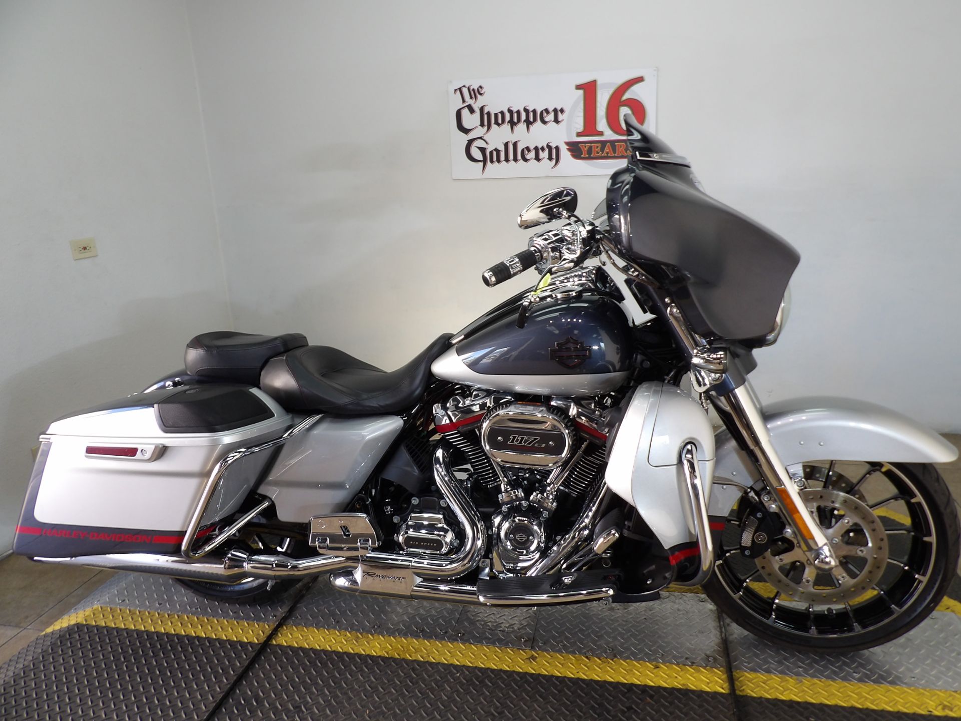 2019 Harley-Davidson CVO™ Street Glide® in Temecula, California - Photo 7