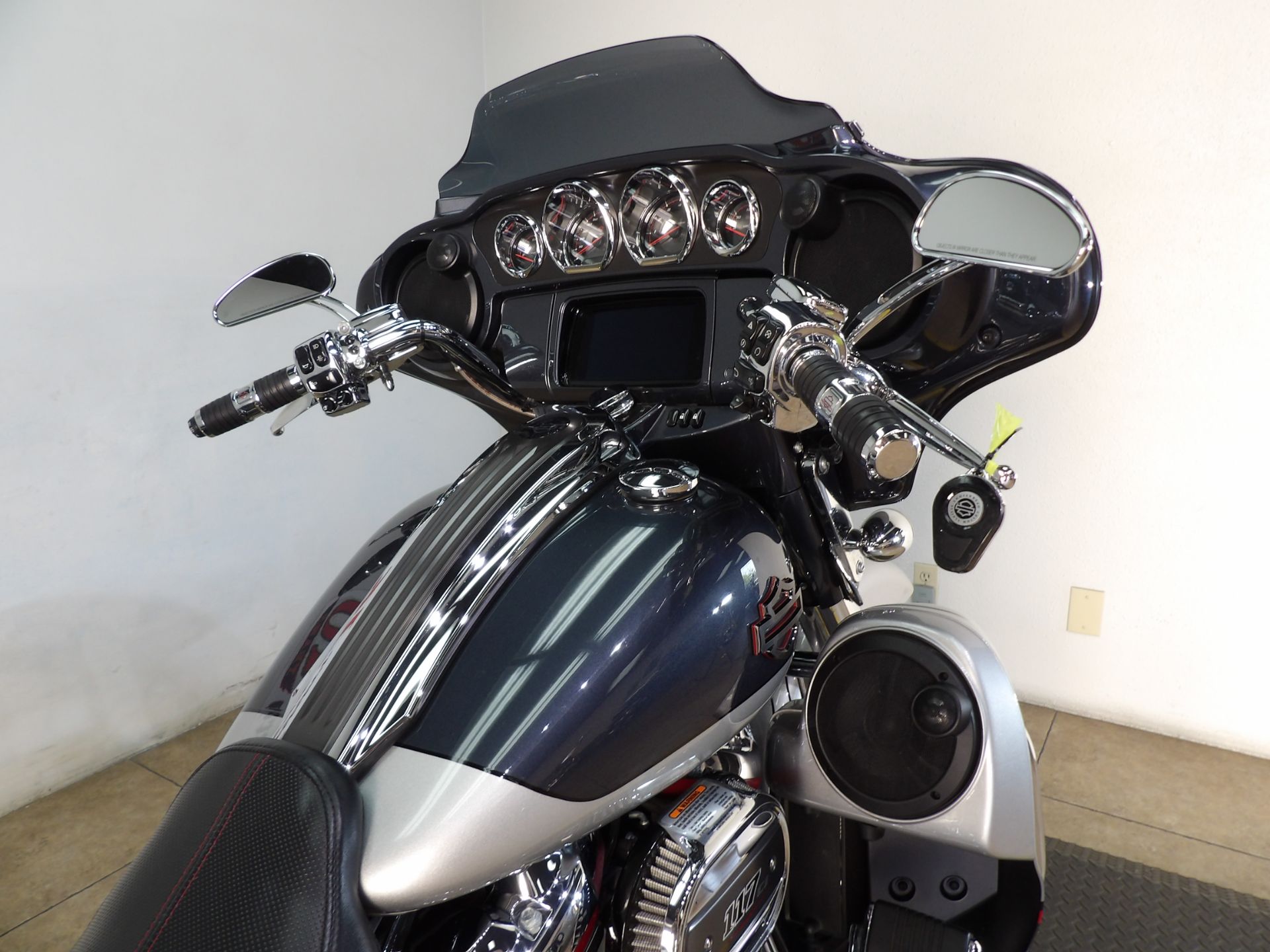 2019 Harley-Davidson CVO™ Street Glide® in Temecula, California - Photo 27