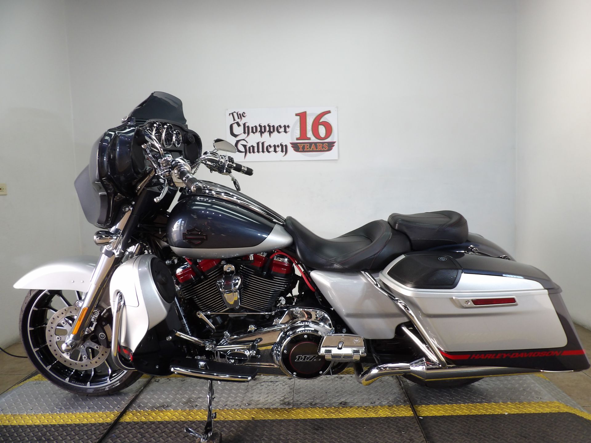 2019 Harley-Davidson CVO™ Street Glide® in Temecula, California - Photo 2