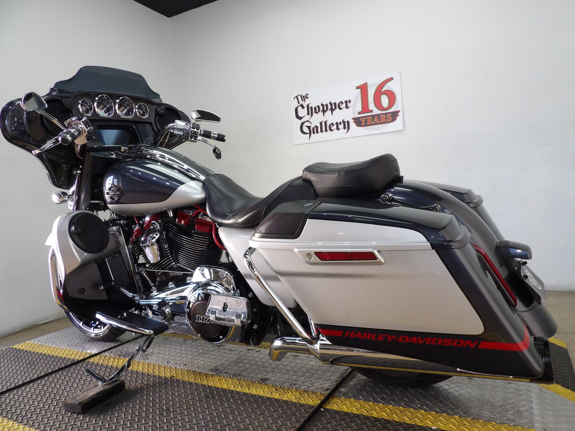 2019 Harley-Davidson CVO™ Street Glide® in Temecula, California - Photo 36