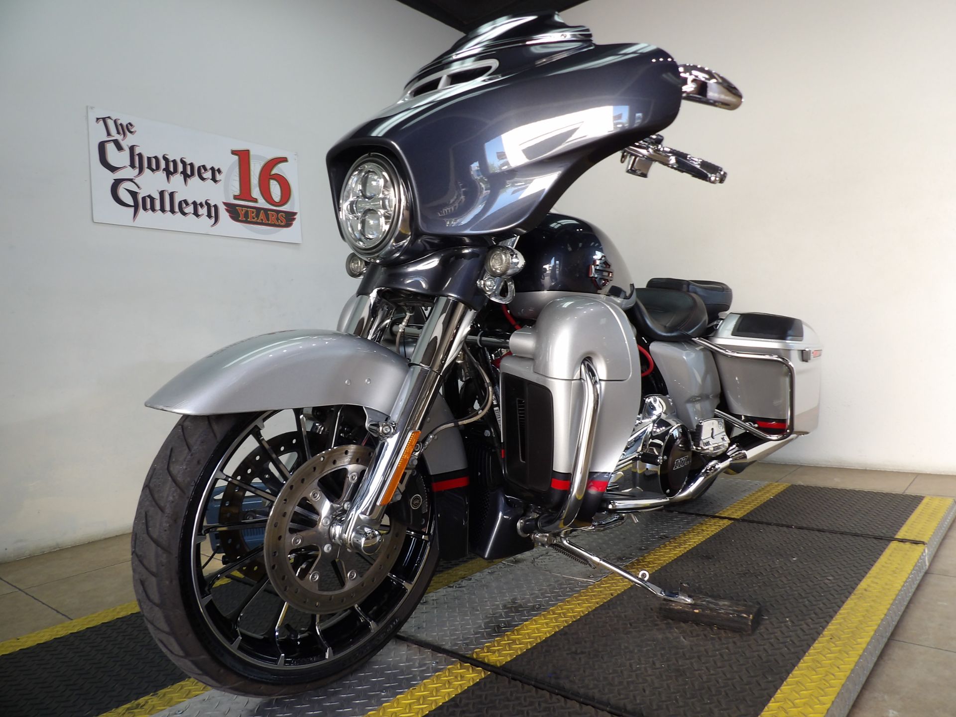 2019 Harley-Davidson CVO™ Street Glide® in Temecula, California - Photo 37