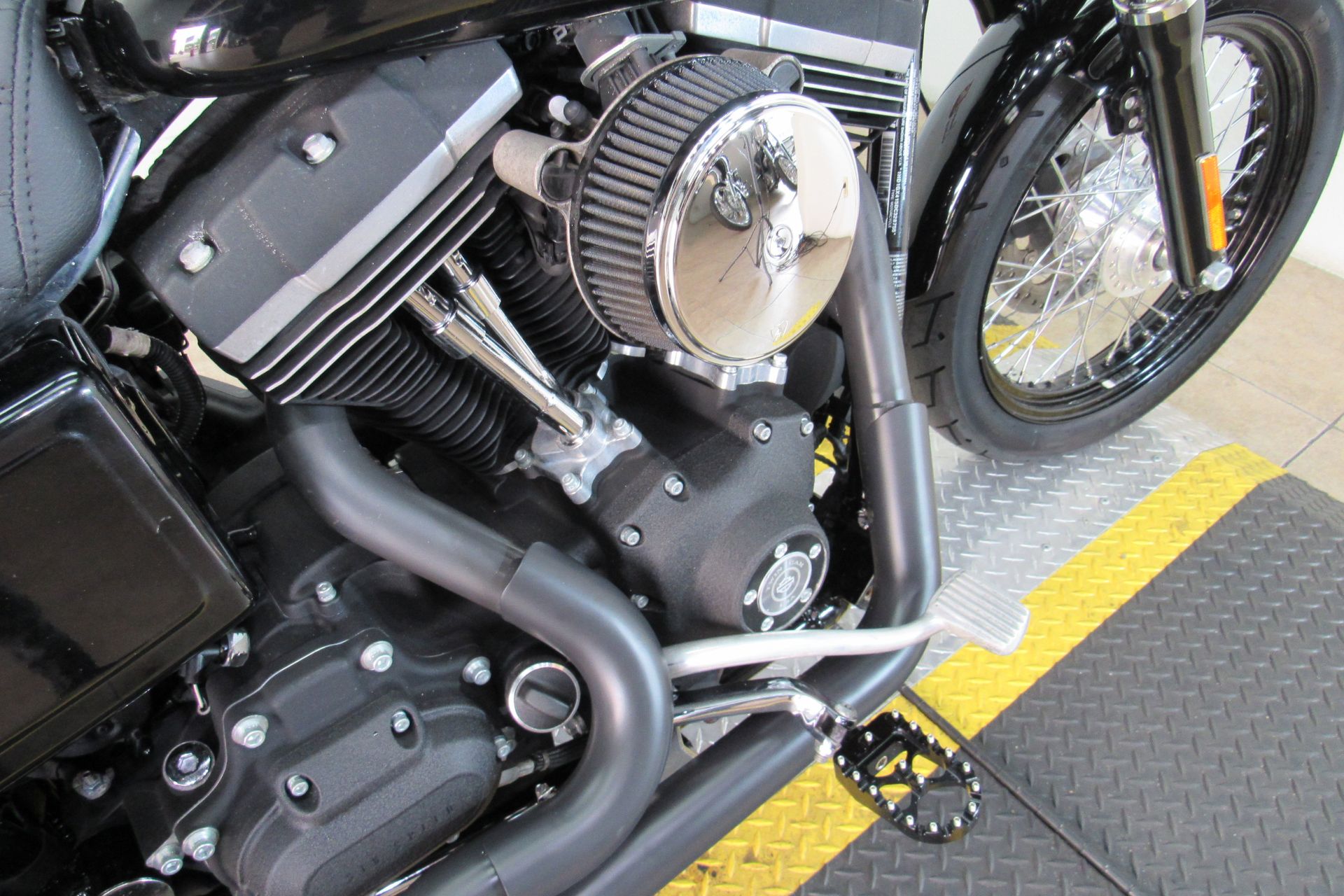 2013 Harley-Davidson Dyna® Street Bob® in Temecula, California - Photo 15