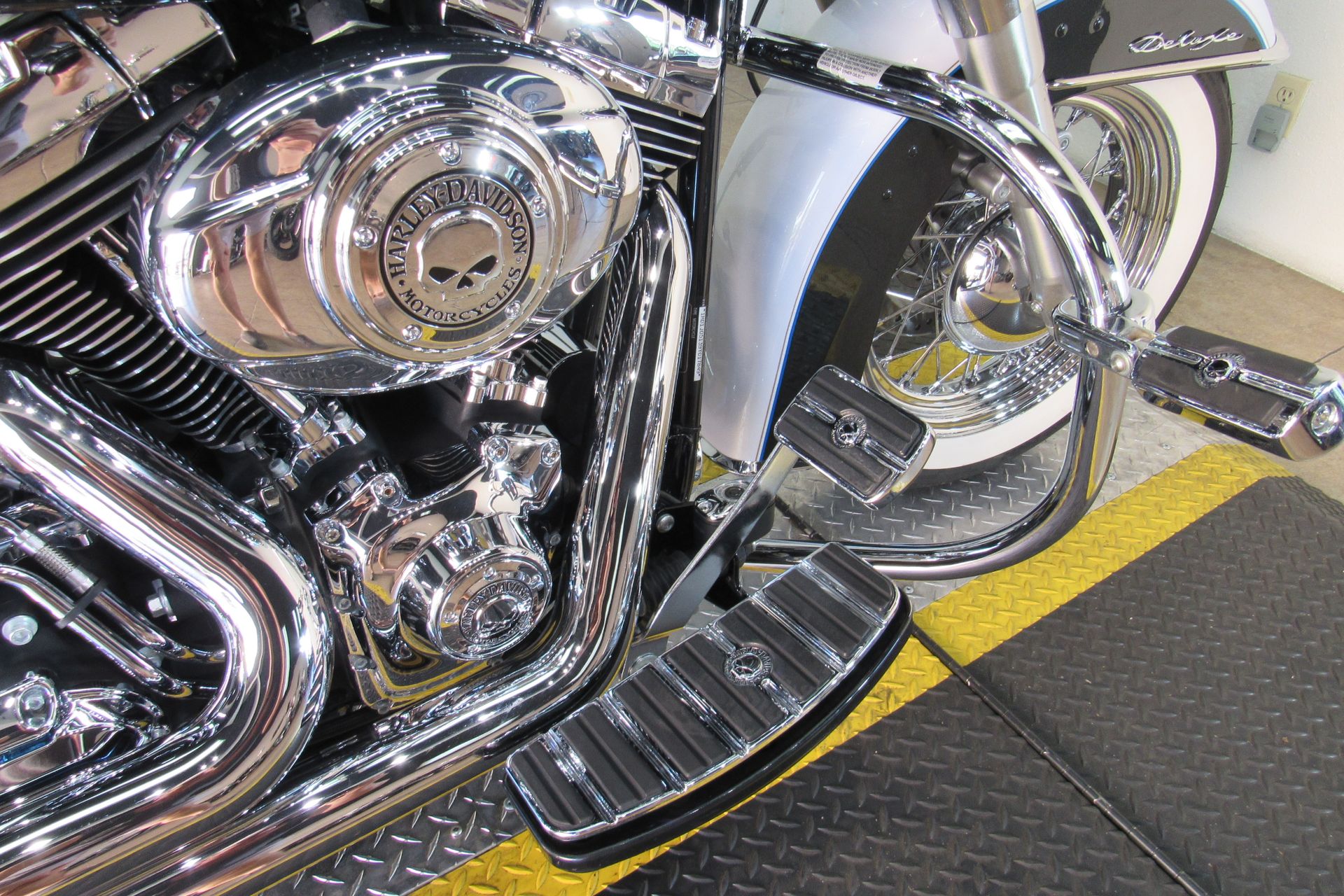 2009 Harley-Davidson Softail® Deluxe in Temecula, California - Photo 17