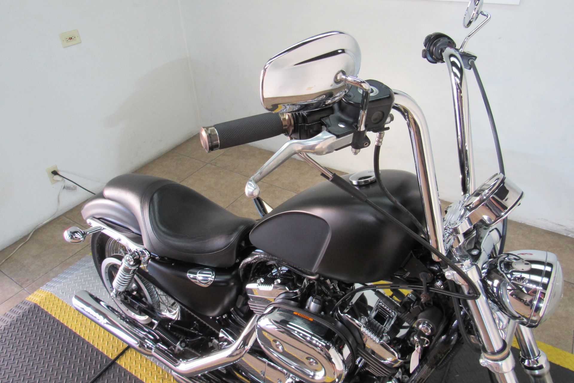 2013 Harley-Davidson Sportster® Seventy-Two® in Temecula, California - Photo 23