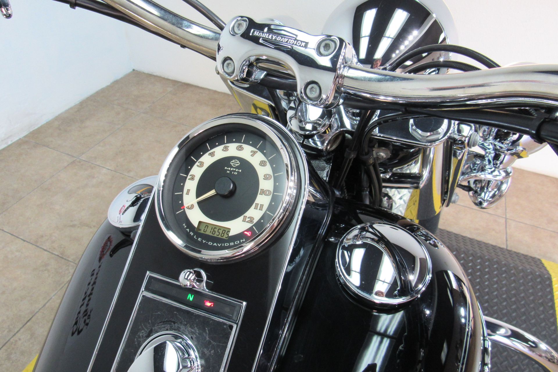 2010 Harley-Davidson Softail® Deluxe in Temecula, California - Photo 28