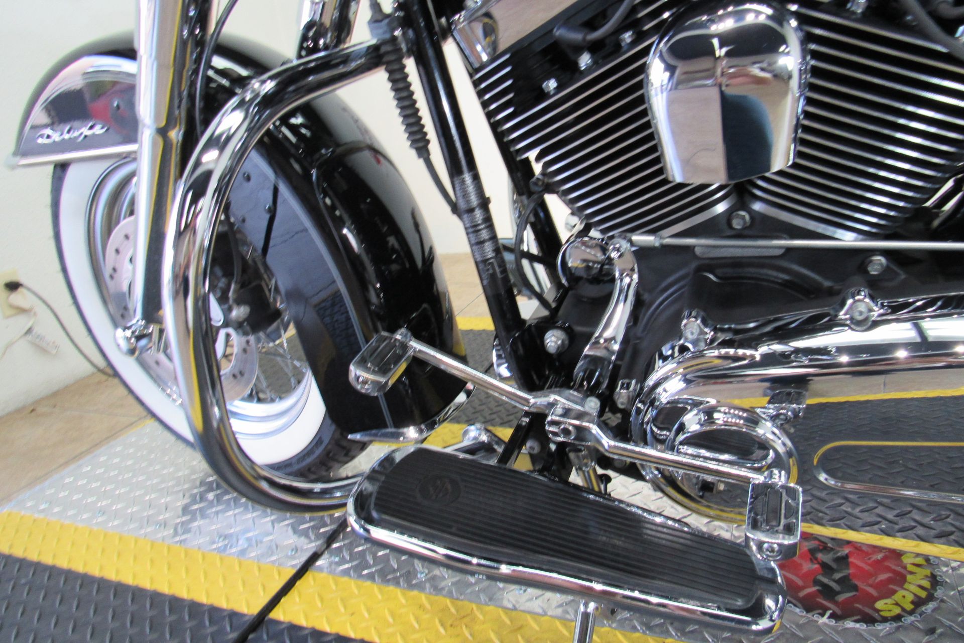 2010 Harley-Davidson Softail® Deluxe in Temecula, California - Photo 16