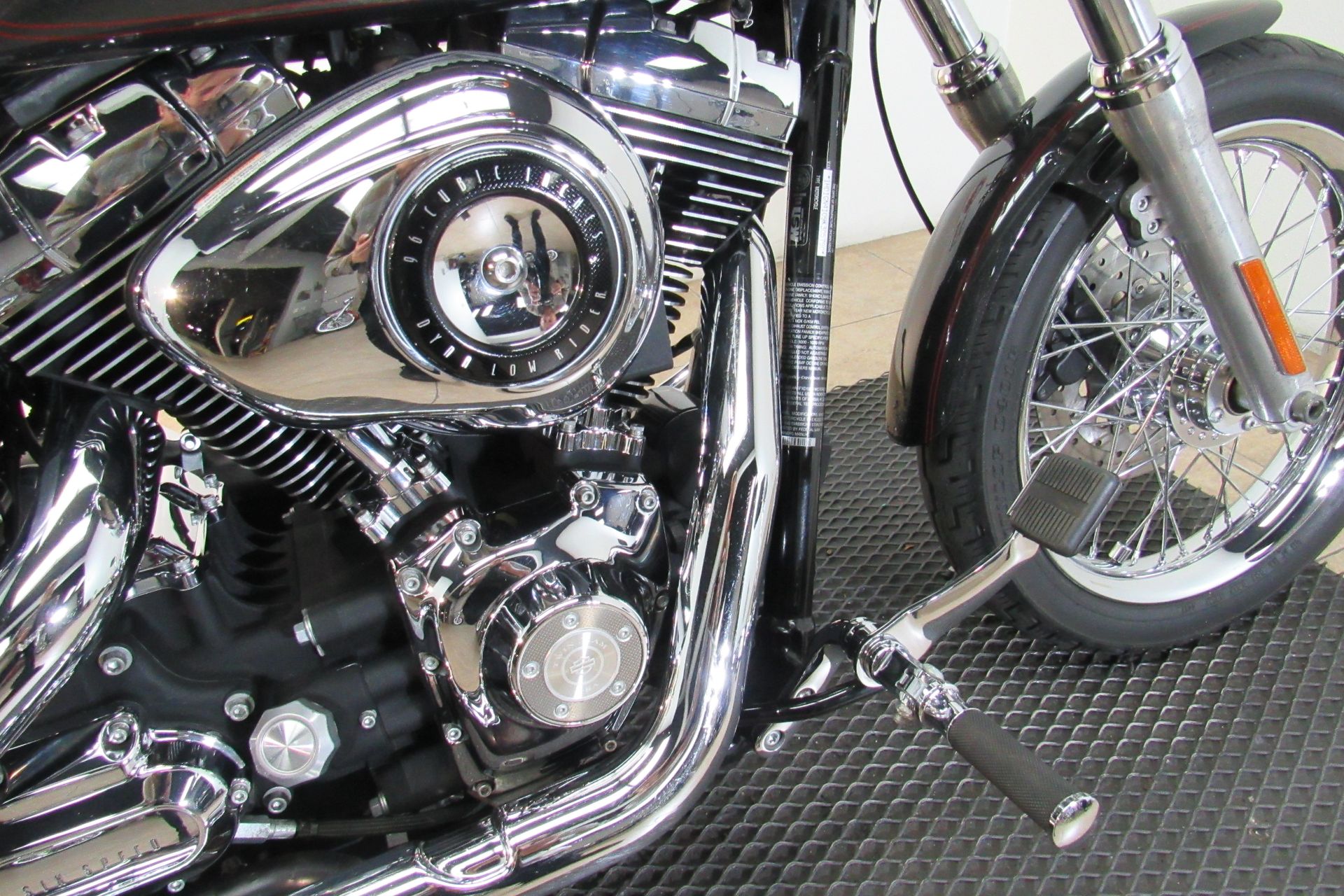 2009 Harley-Davidson Dyna® Low Rider® in Temecula, California - Photo 18