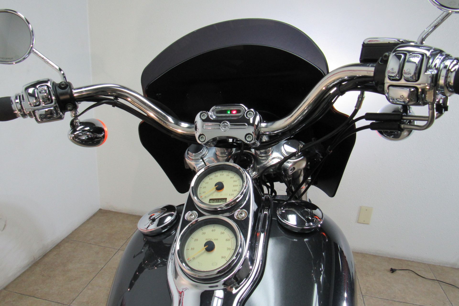 2009 Harley-Davidson Dyna® Low Rider® in Temecula, California - Photo 25
