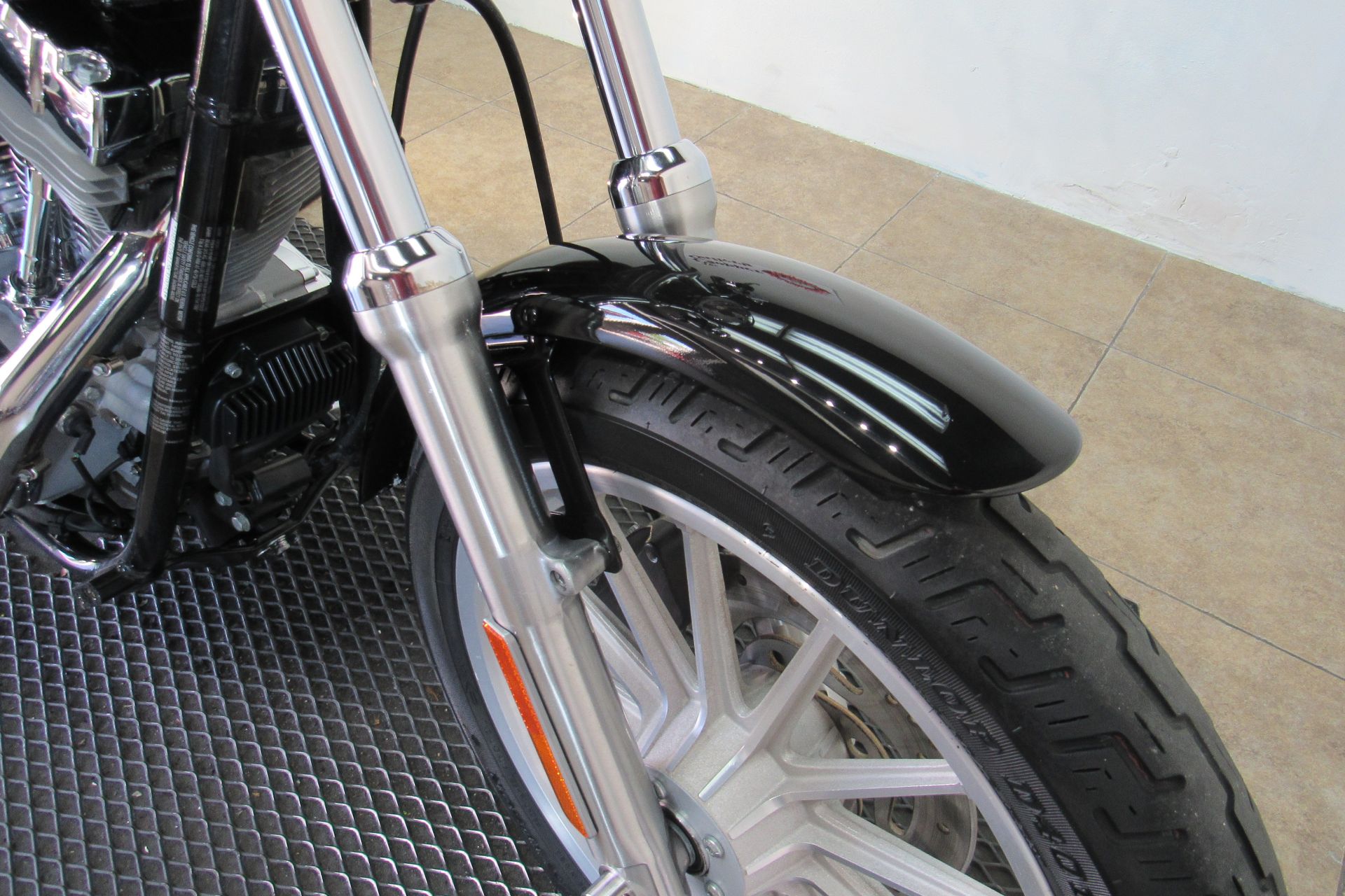 2005 Harley-Davidson FXDC/FXDCI Dyna  Super Glide® Custom in Temecula, California - Photo 17