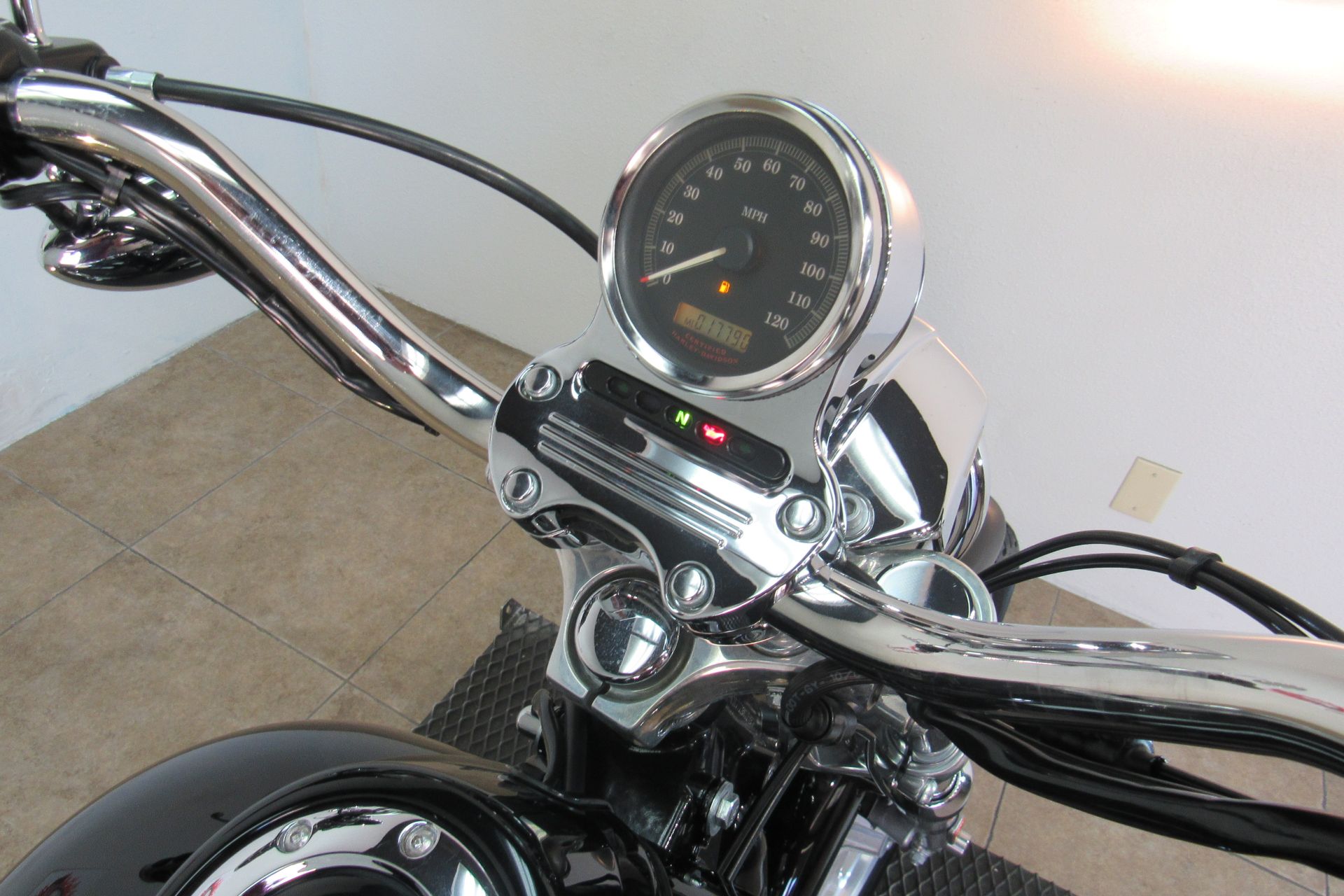 2005 Harley-Davidson FXDC/FXDCI Dyna  Super Glide® Custom in Temecula, California - Photo 25