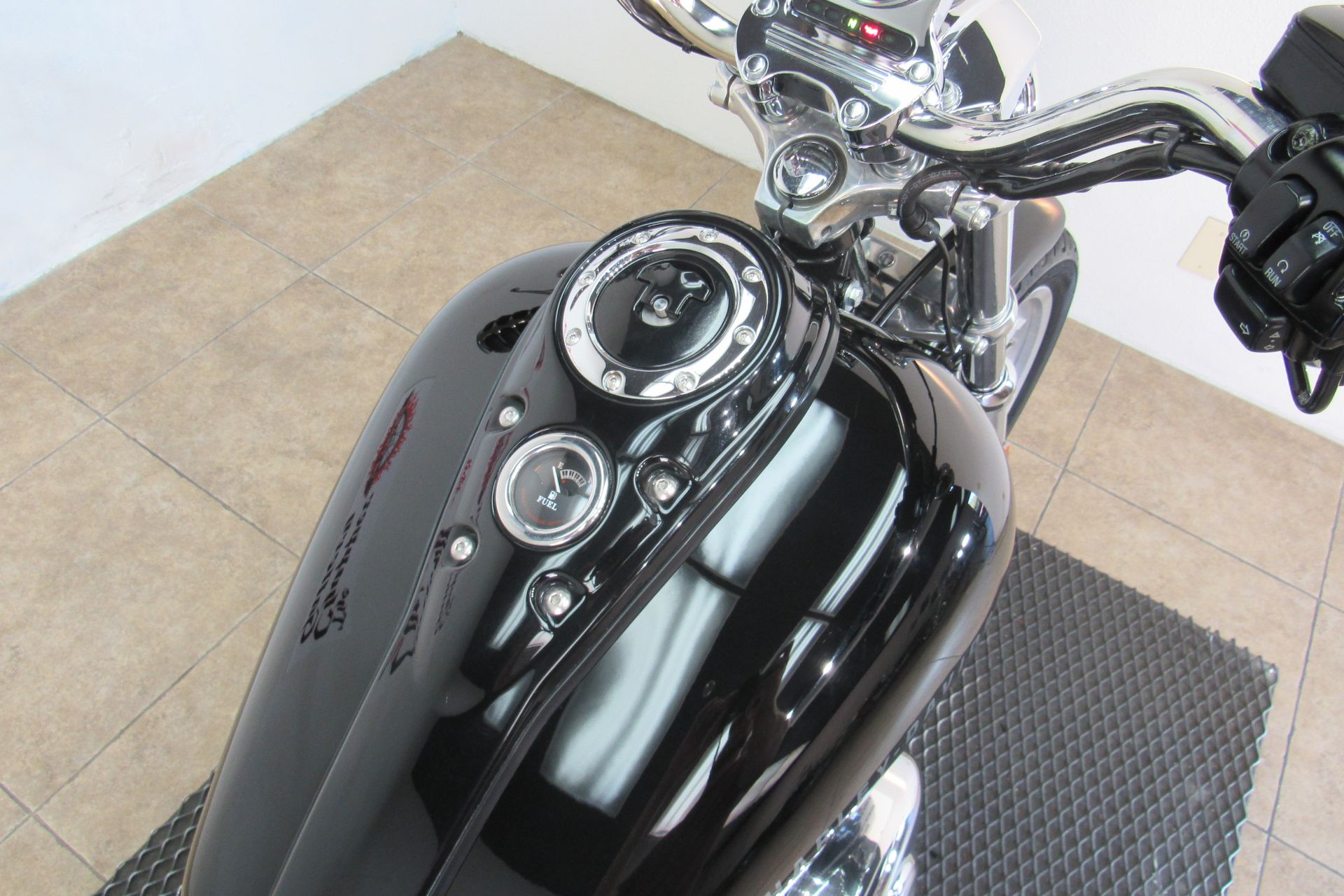 2005 Harley-Davidson FXDC/FXDCI Dyna  Super Glide® Custom in Temecula, California - Photo 26