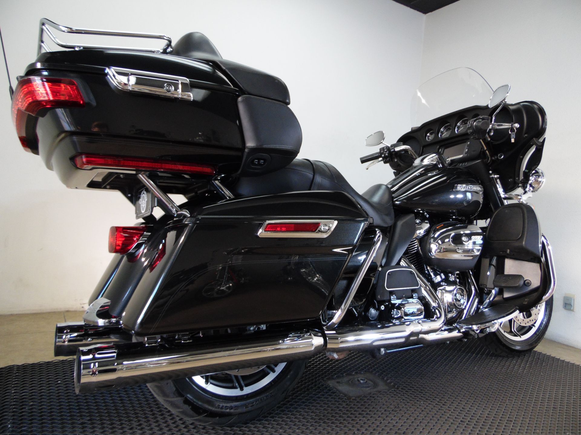 2018 Harley-Davidson Electra Glide® Ultra Classic® in Temecula, California - Photo 30
