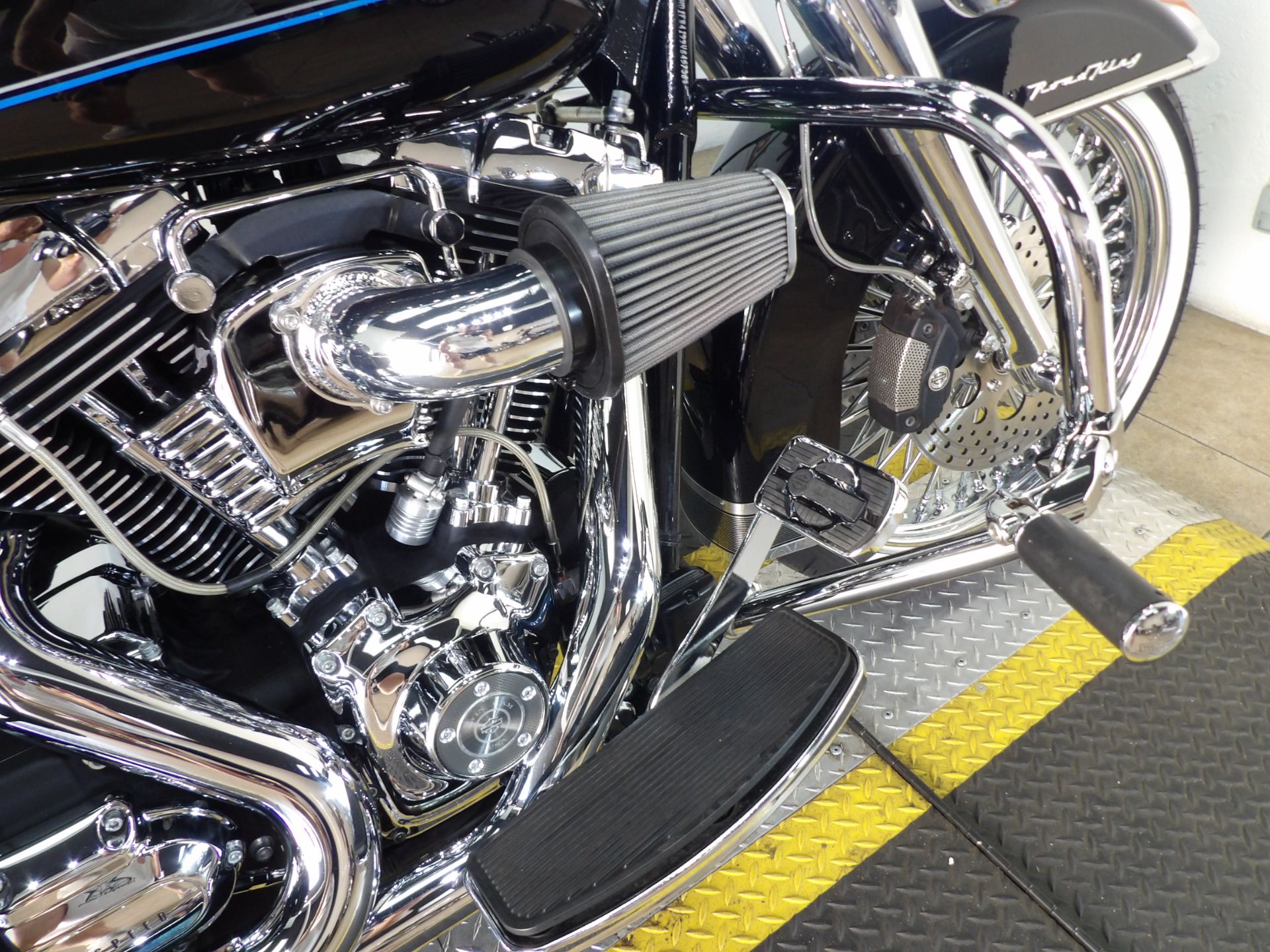 2009 Harley-Davidson Road King®  - Shrine in Temecula, California - Photo 19