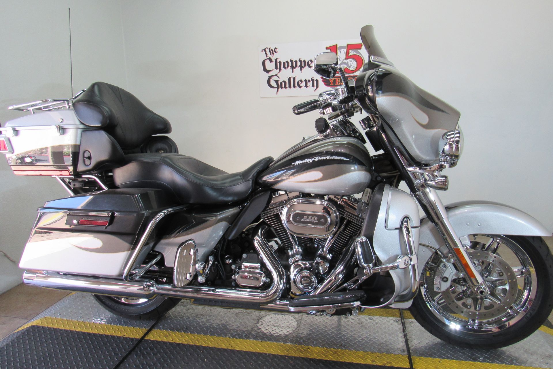 2013 Harley-Davidson CVO™ Ultra Classic® Electra Glide® in Temecula, California - Photo 3