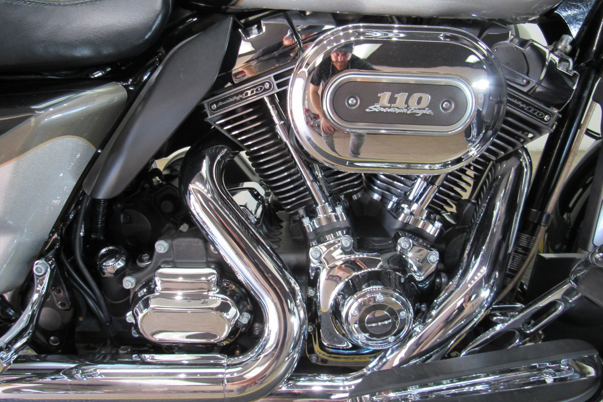 2013 Harley-Davidson CVO™ Ultra Classic® Electra Glide® in Temecula, California - Photo 11