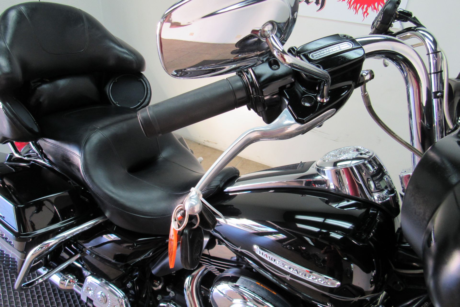 2011 Harley-Davidson Electra Glide® Ultra Limited in Temecula, California - Photo 11