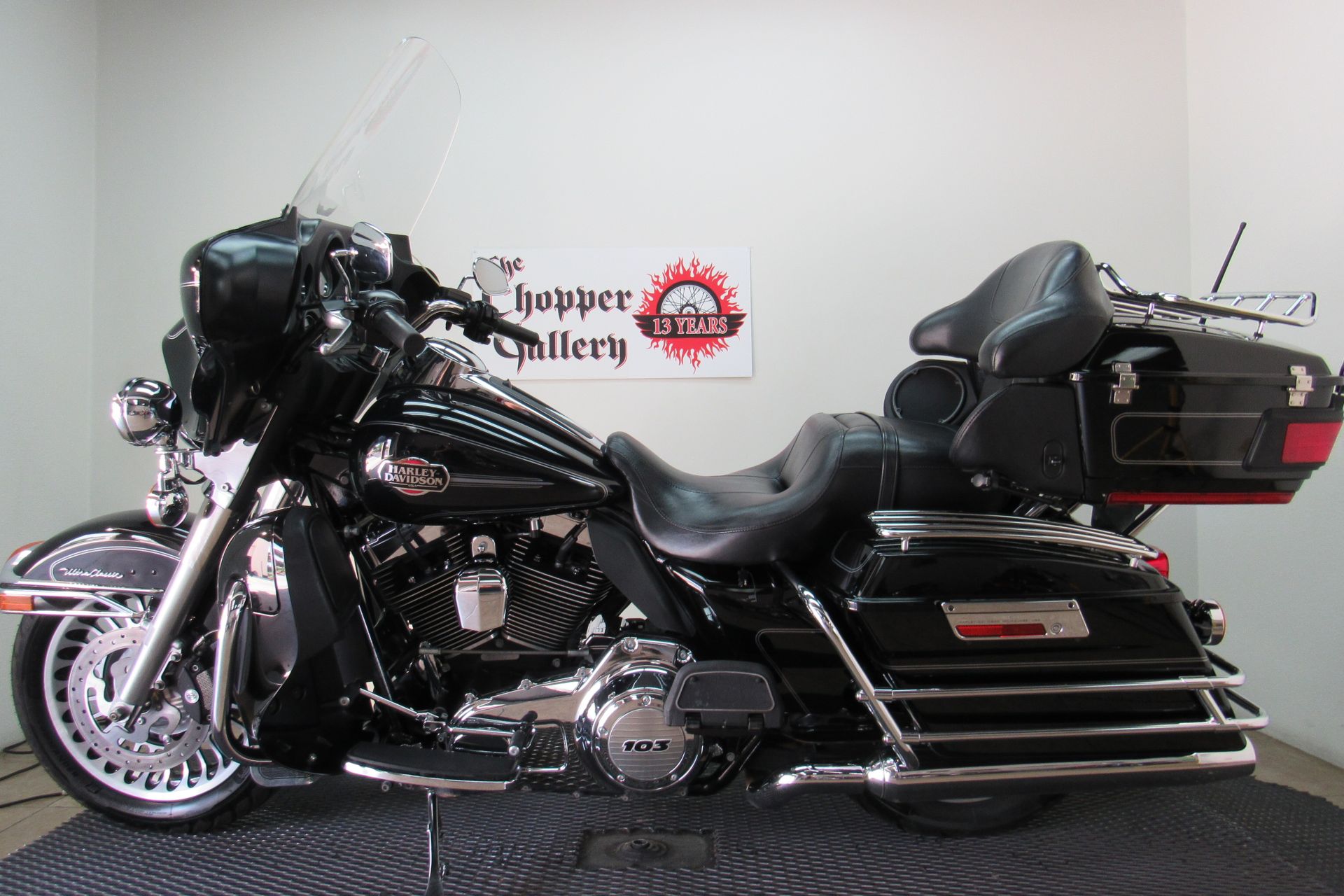 2013 Harley-Davidson Ultra Classic® Electra Glide® in Temecula, California - Photo 2