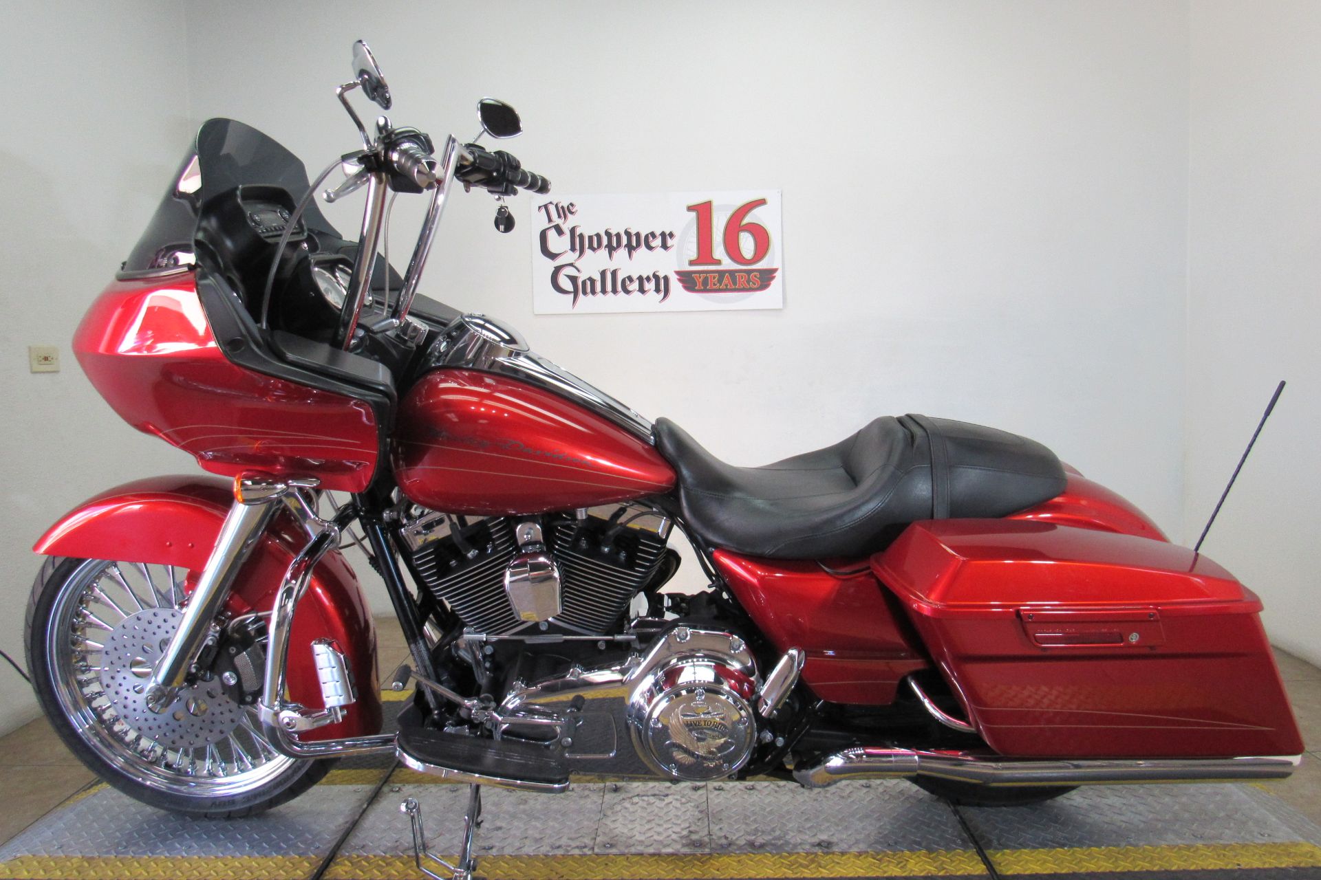 2013 Harley-Davidson Road Glide® Custom in Temecula, California - Photo 2