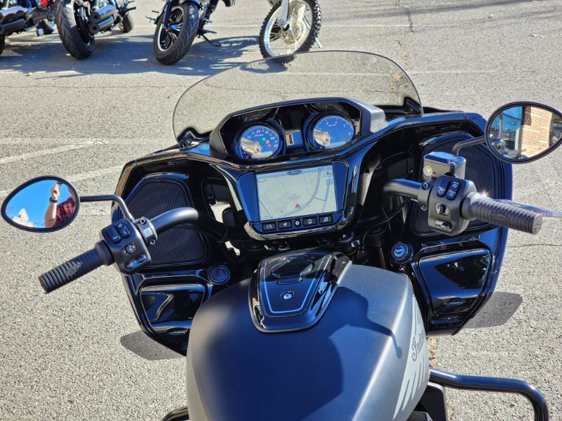 2024 Indian Motorcycle Challenger® Dark Horse® with PowerBand Audio Package in Fredericksburg, Virginia - Photo 9