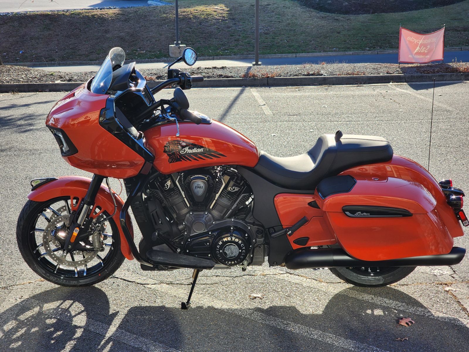 2024 Indian Motorcycle Challenger® Dark Horse® Icon with PowerBand Audio Package in Fredericksburg, Virginia - Photo 5