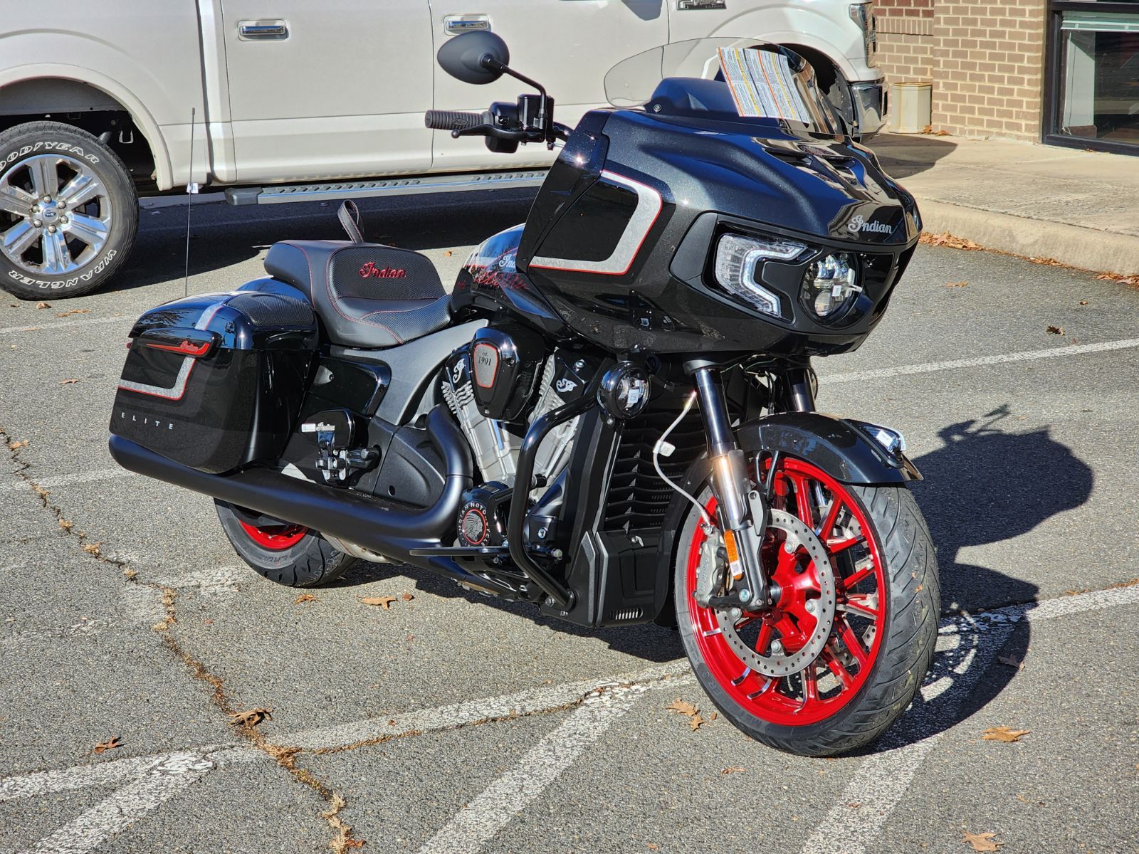 2024 Indian Motorcycle Challenger® Elite in Fredericksburg, Virginia - Photo 2