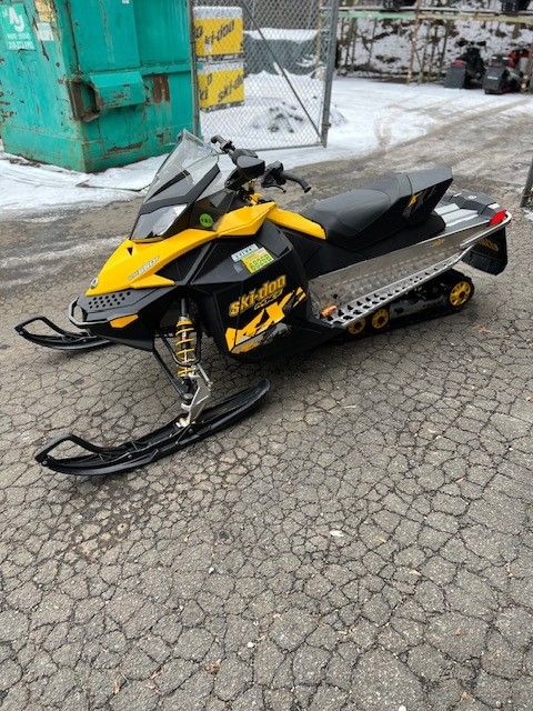 2011 Ski-Doo MX Z® Sport 550F ES in Wallingford, Connecticut - Photo 4