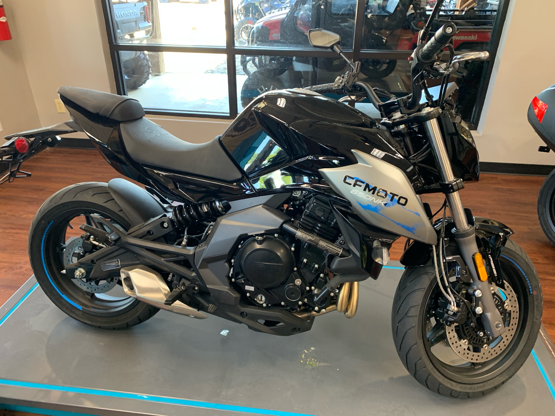 2022 CFMOTO 650NK in Ridgeland, Mississippi - Photo 1