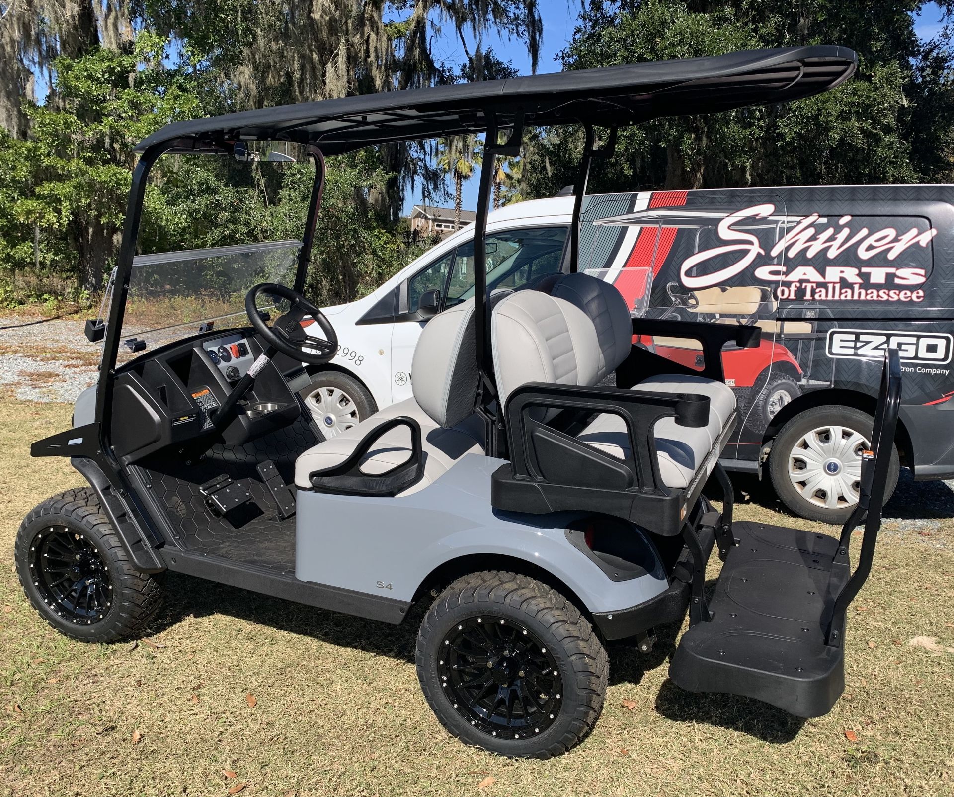 2024 E-Z-GO EXPRESS S4 GAS-EFI in Tifton, Georgia - Photo 2