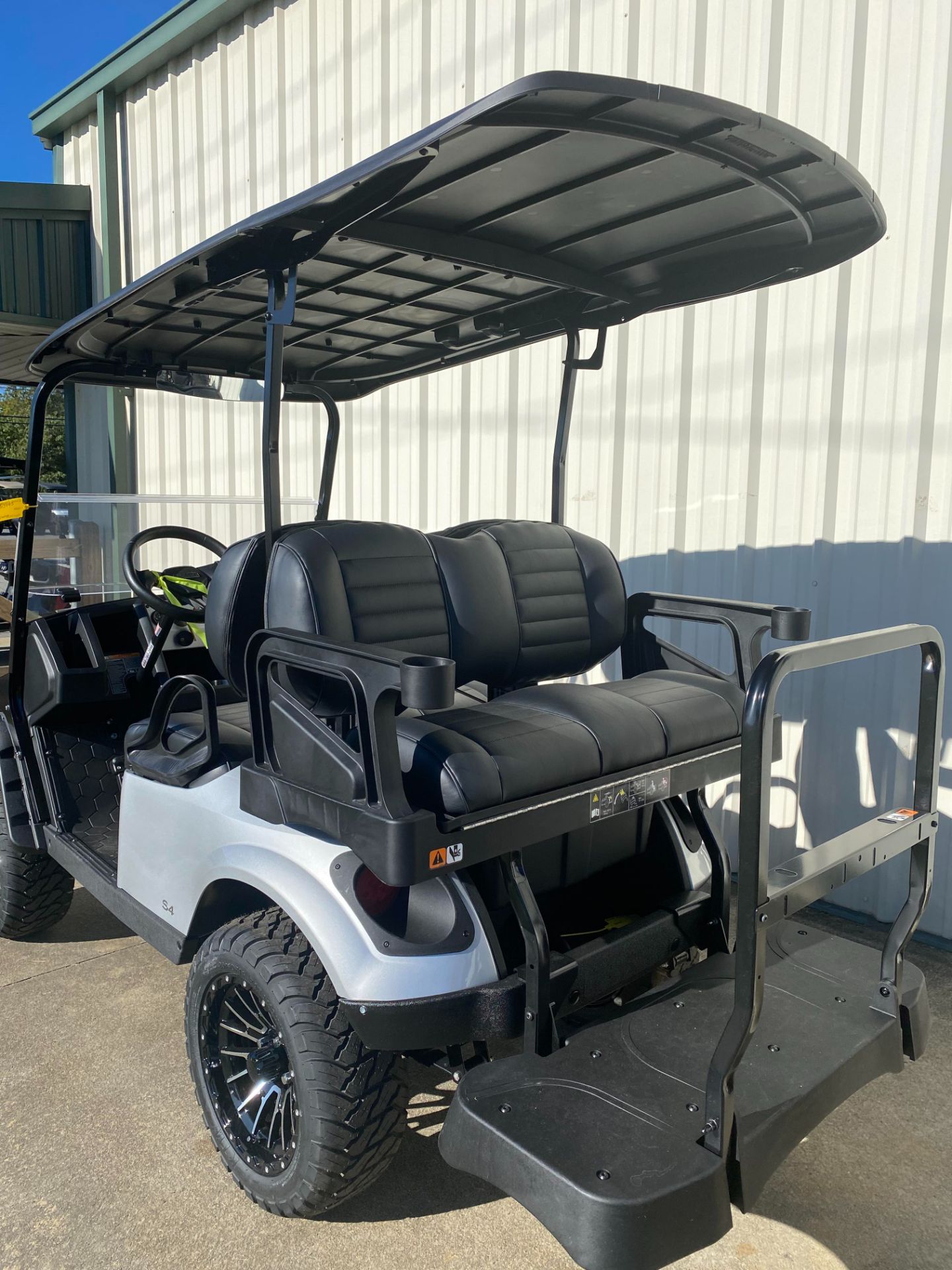 2024 E-Z-GO EZGO EXPRESS S4 G-EFI in Tifton, Georgia - Photo 4