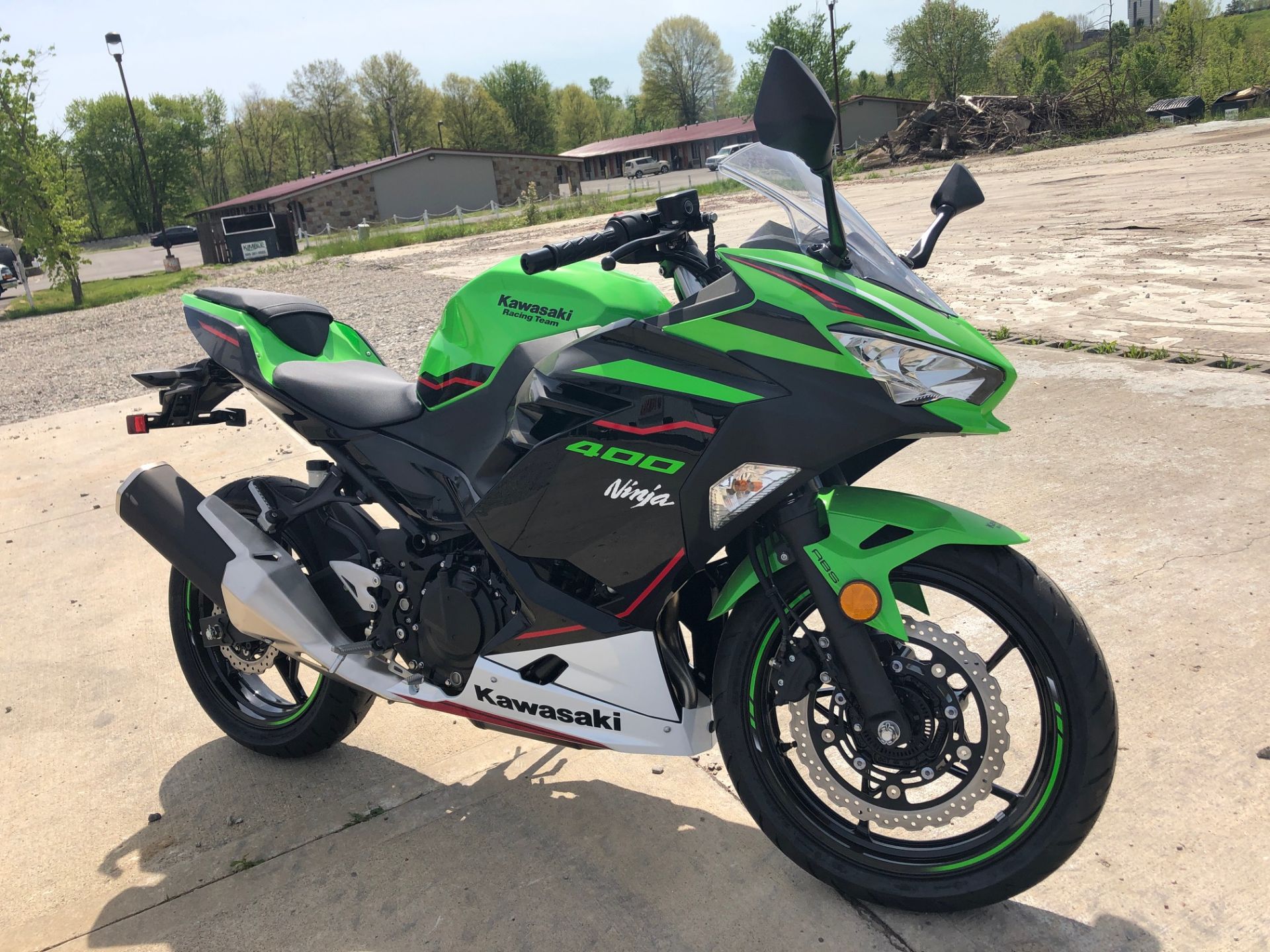 2022 Kawasaki Ninja 400 ABS KRT Edition in Cambridge, Ohio - Photo 2