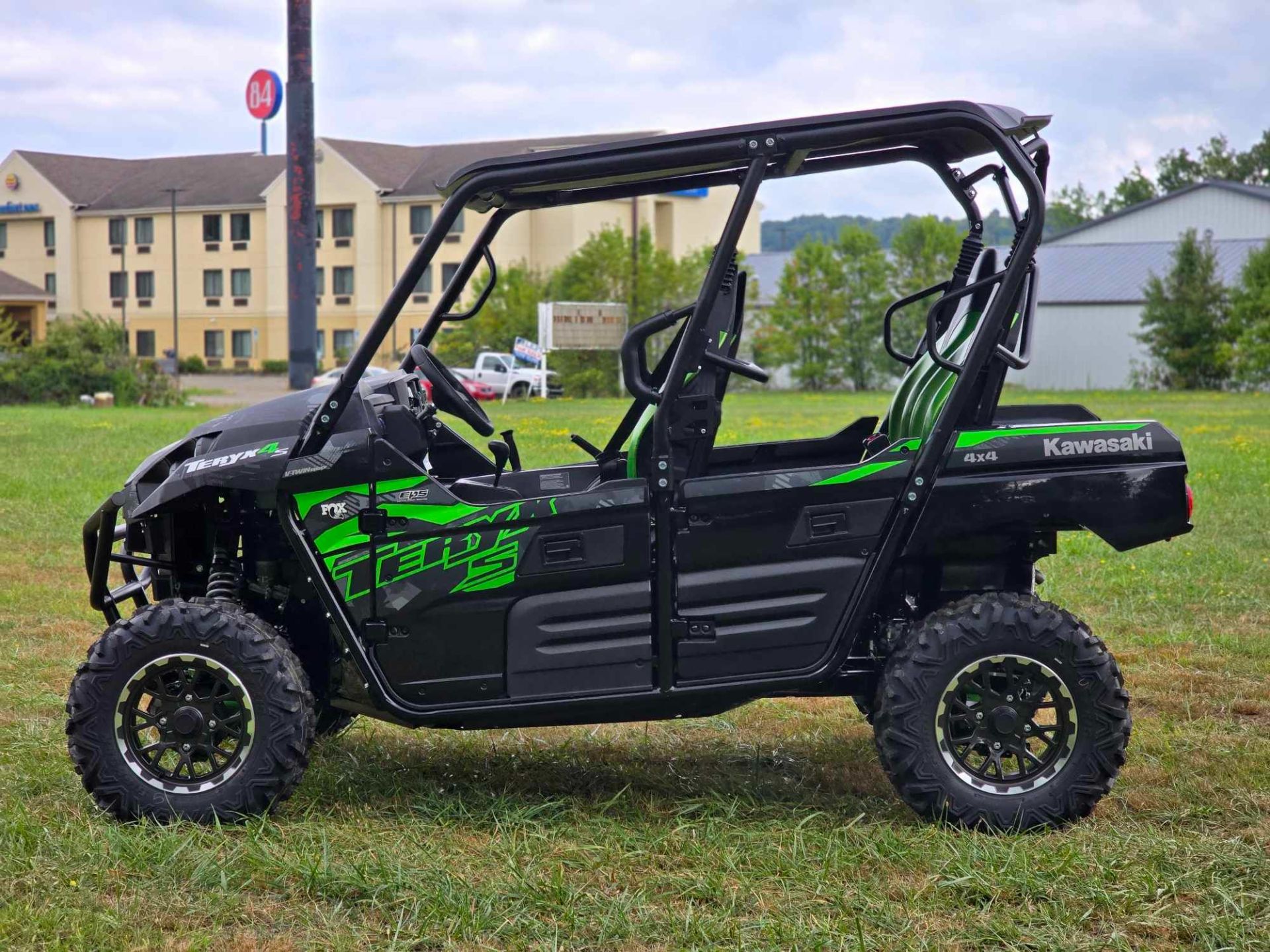 2024 Kawasaki Teryx4 S LE in Cambridge, Ohio - Photo 2