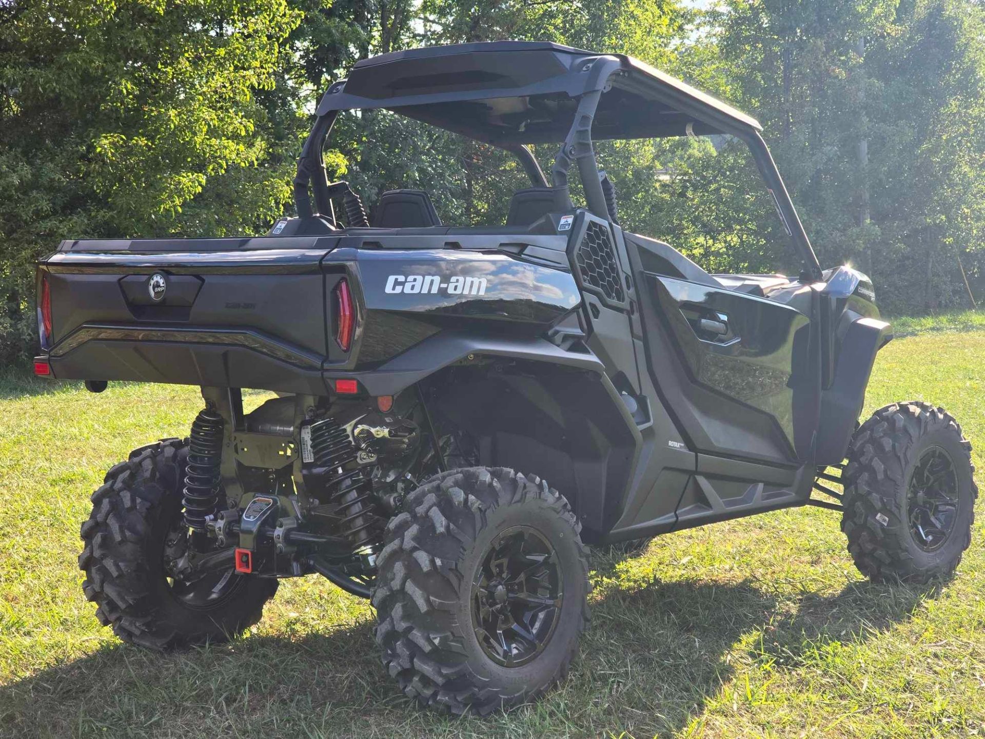 2024 Can-Am Commander XT 700 in Cambridge, Ohio - Photo 5