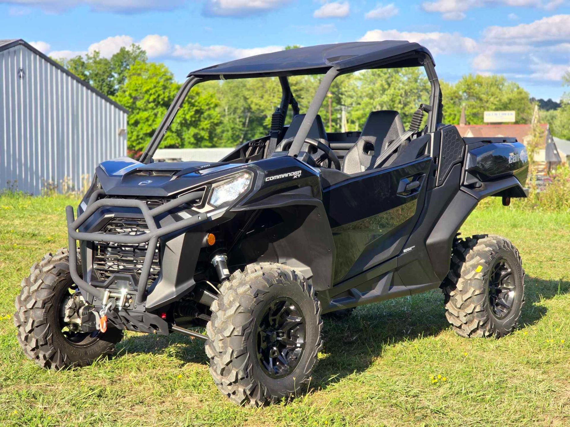 2024 Can-Am Commander XT 700 in Cambridge, Ohio - Photo 1