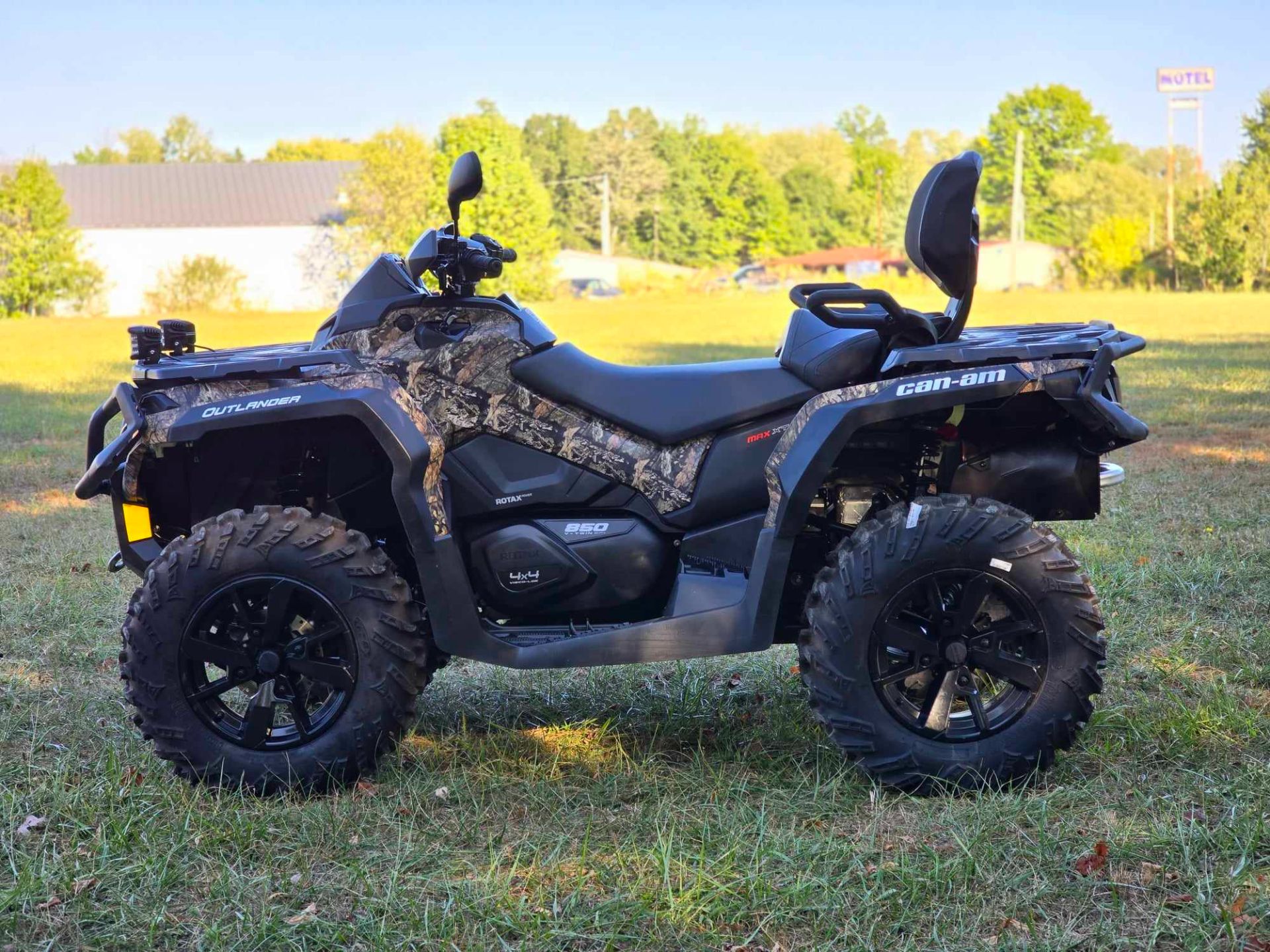 2022 Can-Am Outlander MAX XT 850 in Cambridge, Ohio - Photo 2