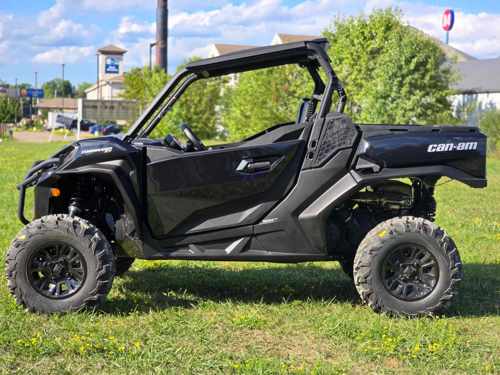 2024 Can-Am Commander XT 1000R in Cambridge, Ohio - Photo 3