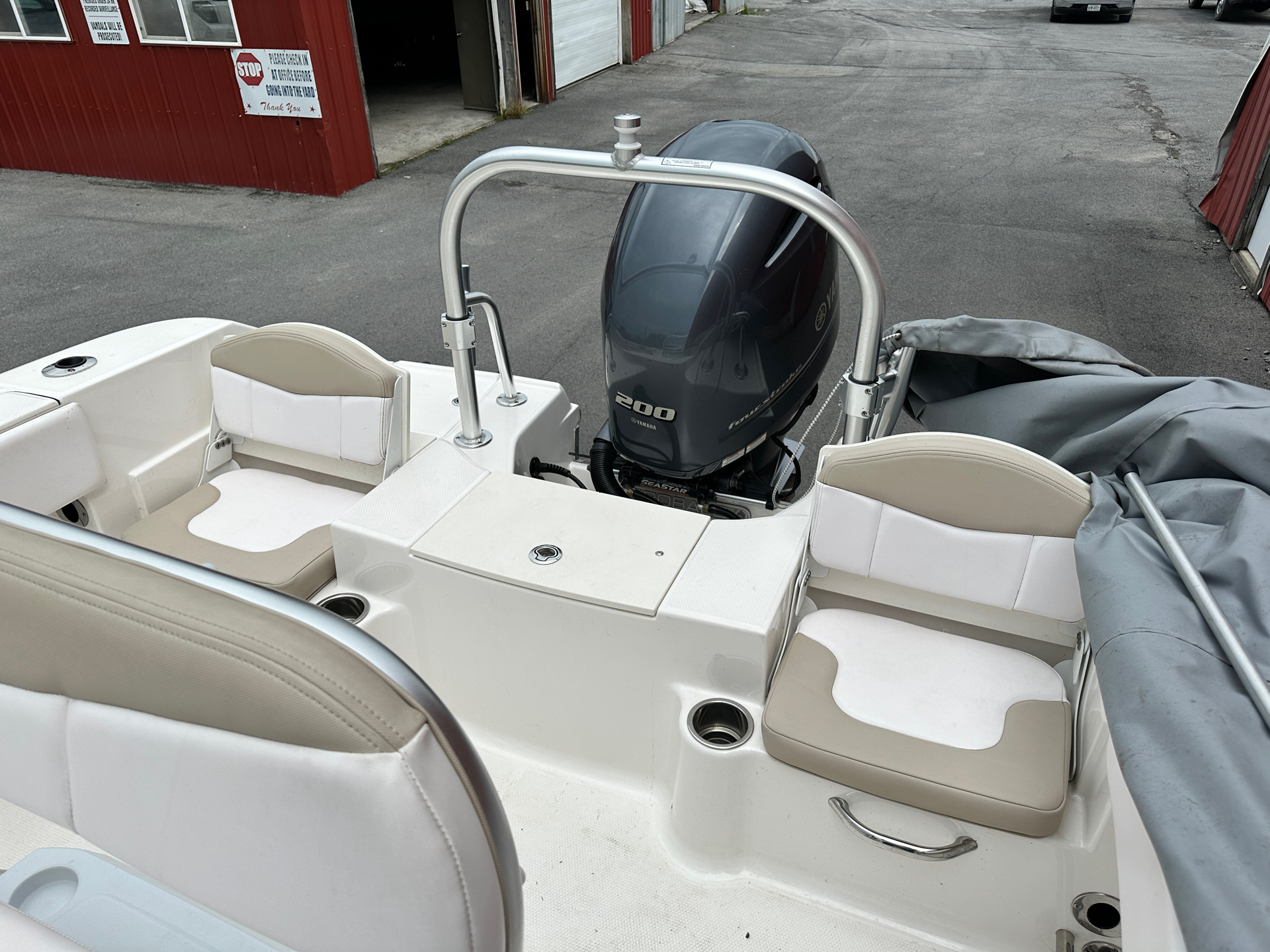 2020 Robalo R200 Center Console in Bridgeport, New York - Photo 5