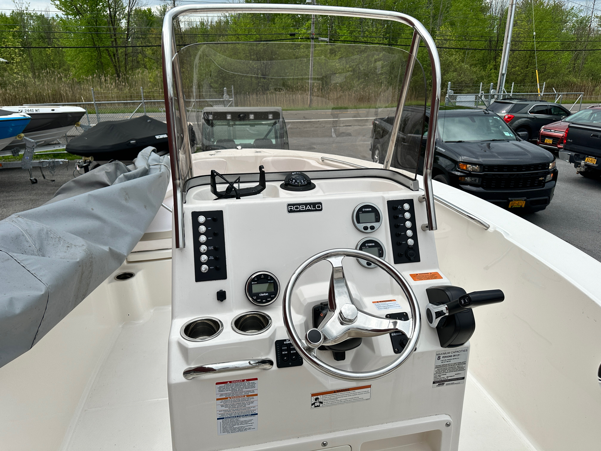 2020 Robalo R200 Center Console in Bridgeport, New York - Photo 6