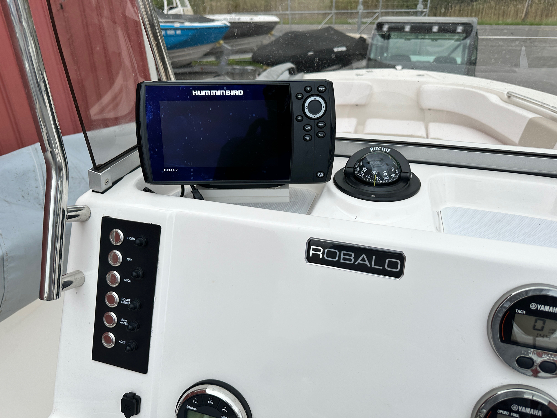 2020 Robalo R200 Center Console in Bridgeport, New York - Photo 12