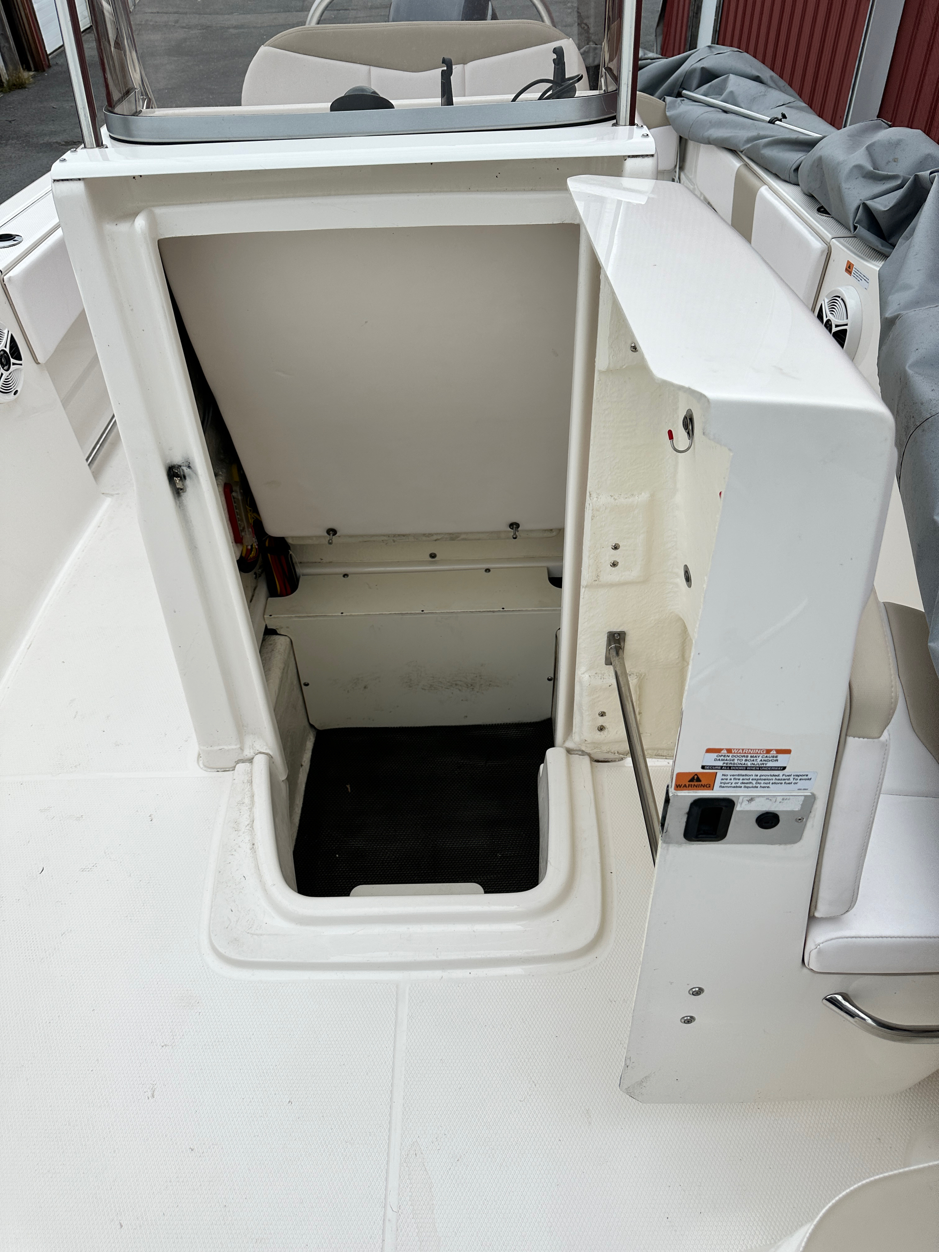 2020 Robalo R200 Center Console in Bridgeport, New York - Photo 13