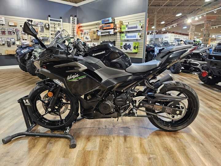 2024 Kawasaki Ninja 500 ABS in Jackson, Missouri - Photo 2