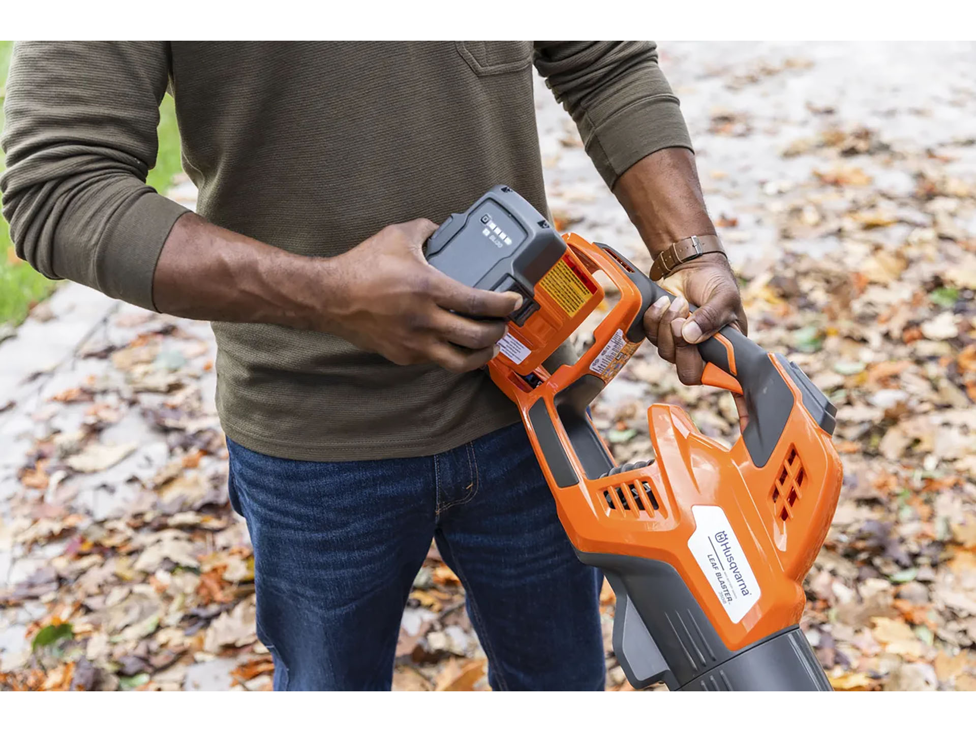 Husqvarna Power Equipment Leaf Blaster 350iB (battery and charger included) in Jackson, Missouri - Photo 8