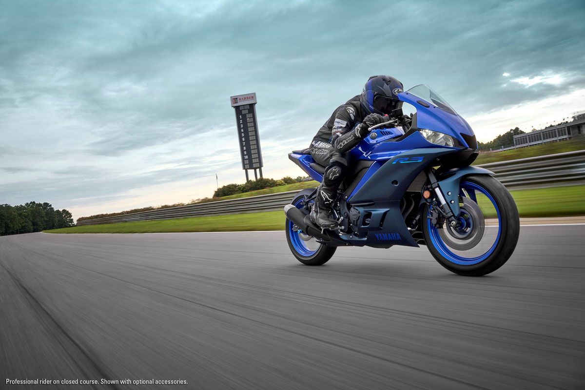 2023 Yamaha YZF-R3 in Clearwater, Florida - Photo 9