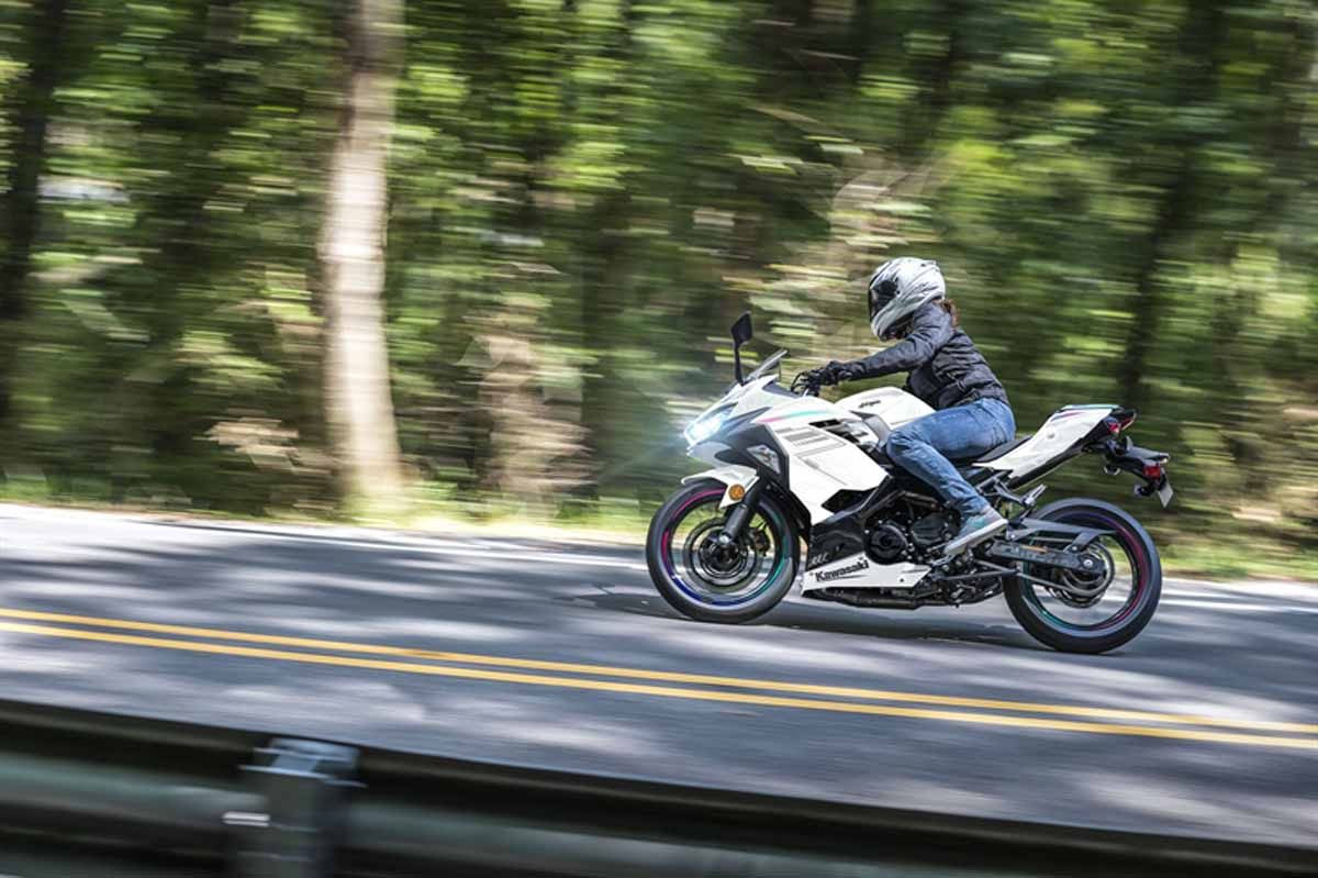 2023 Kawasaki Ninja 400 in Clearwater, Florida - Photo 7
