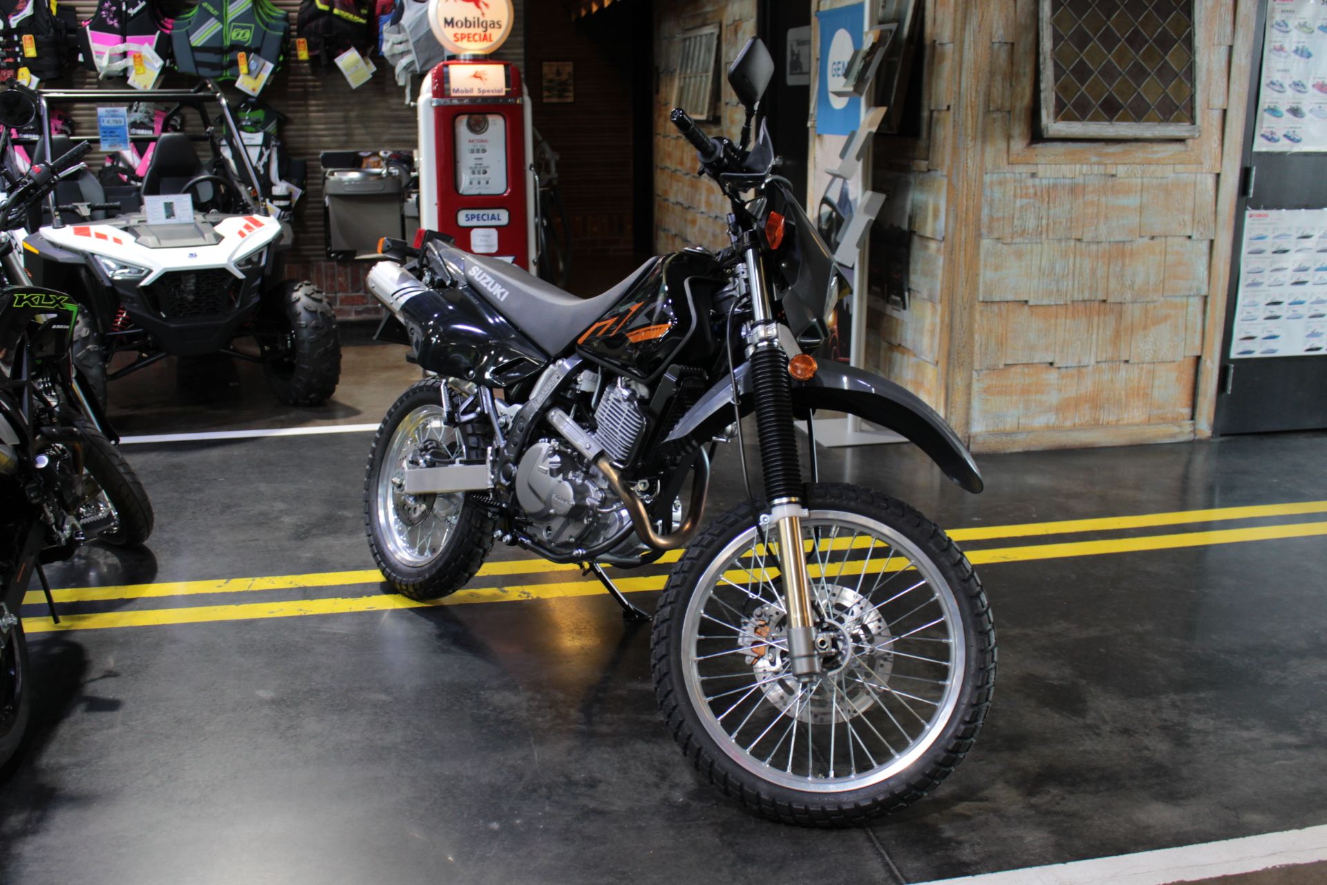 Suzuki DR650S Image