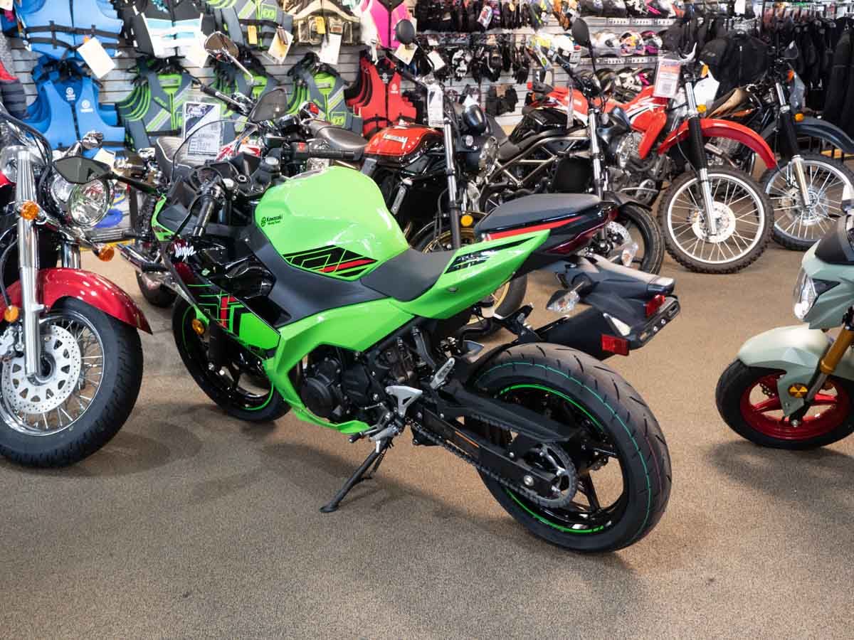 2023 Kawasaki Ninja 400 ABS KRT Edition in Clearwater, Florida - Photo 6