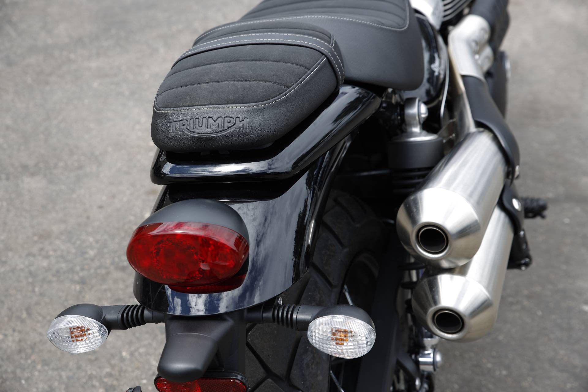 triumph street scrambler luggage