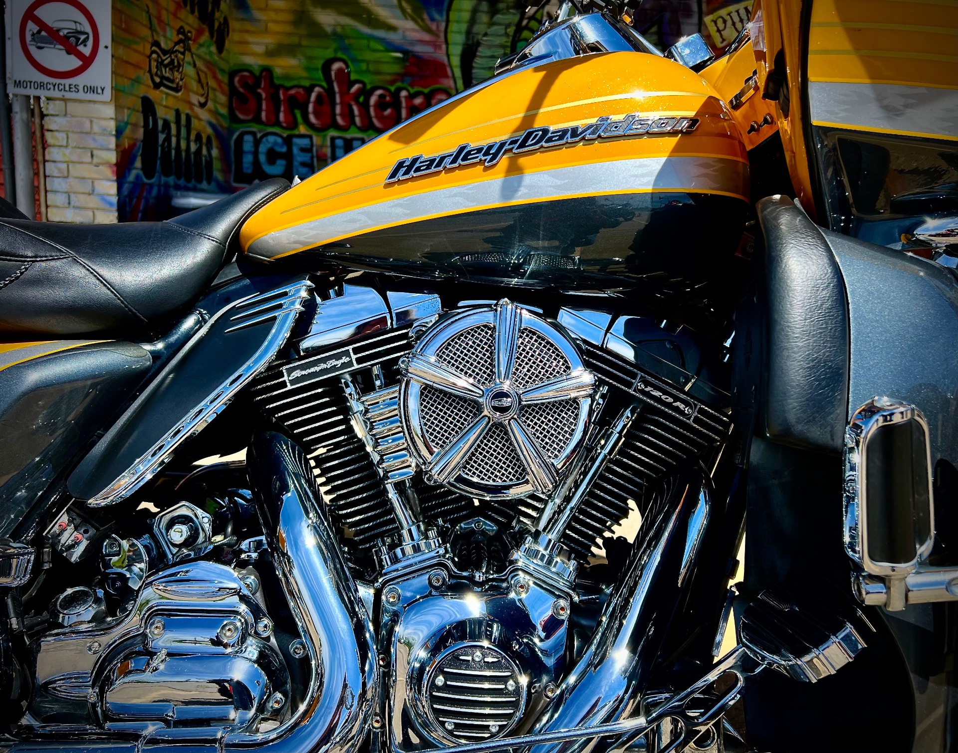 2009 Harley-Davidson CVO™ Road Glide® in Dallas, Texas - Photo 10