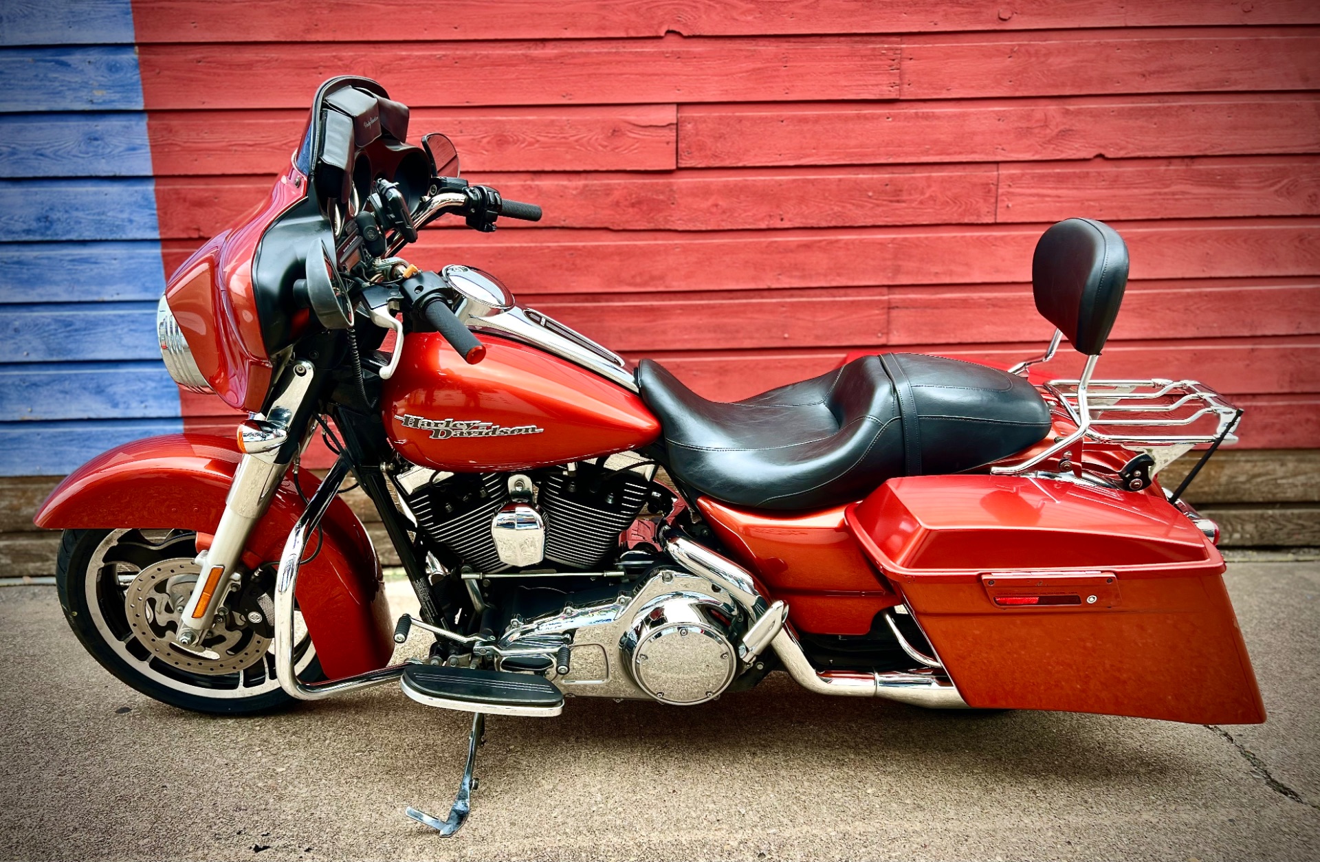 2011 Harley-Davidson Street Glide® in Dallas, Texas - Photo 2